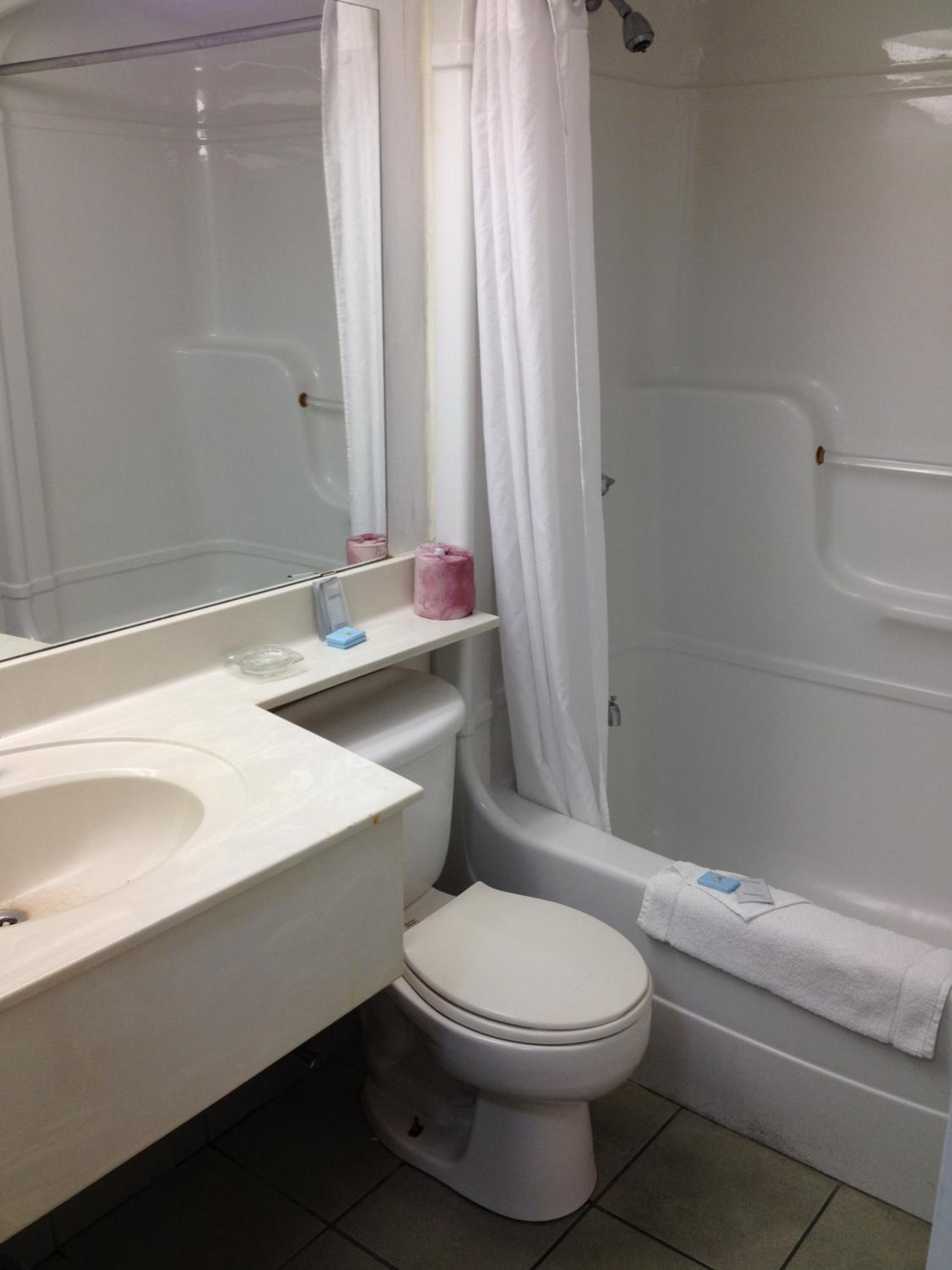 Queen Room - Photo 5