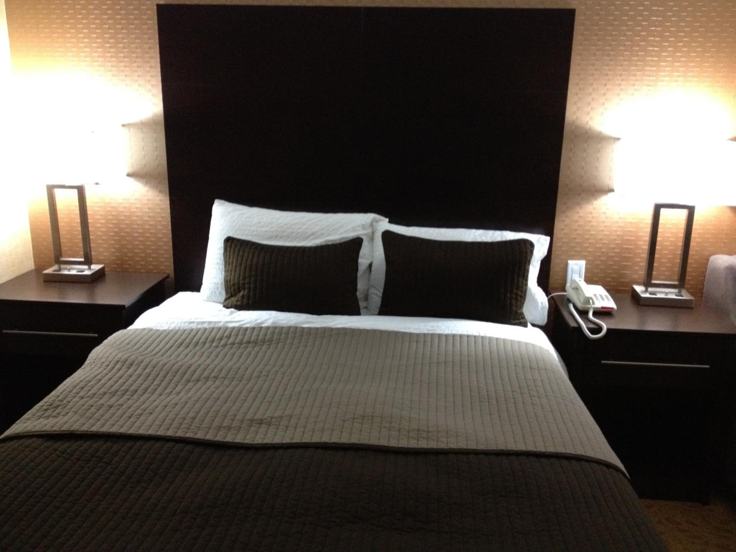 Deluxe Queen Room - Photo 8