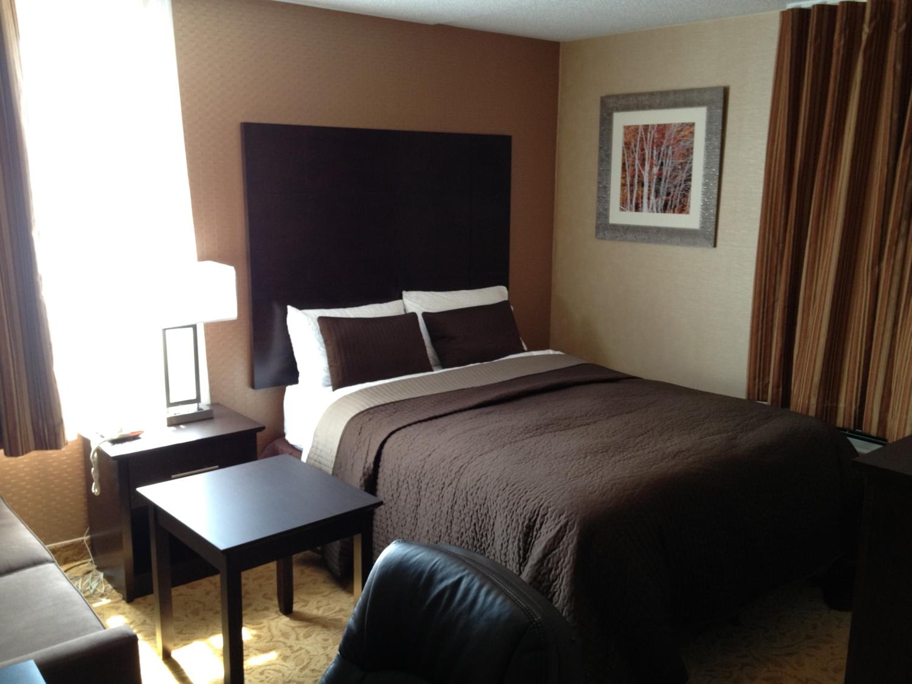 Deluxe Queen Room - Photo 9