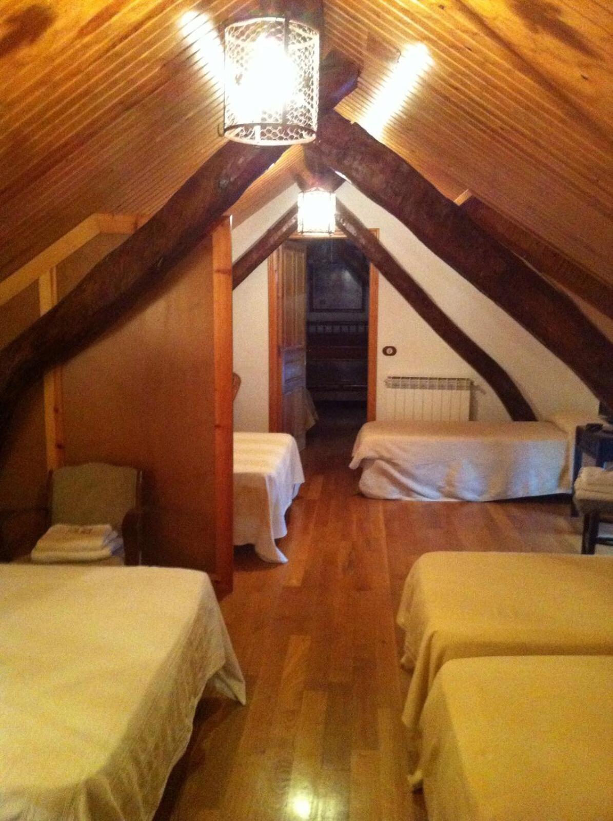 Habitación Familiar con Vista a la Montaña