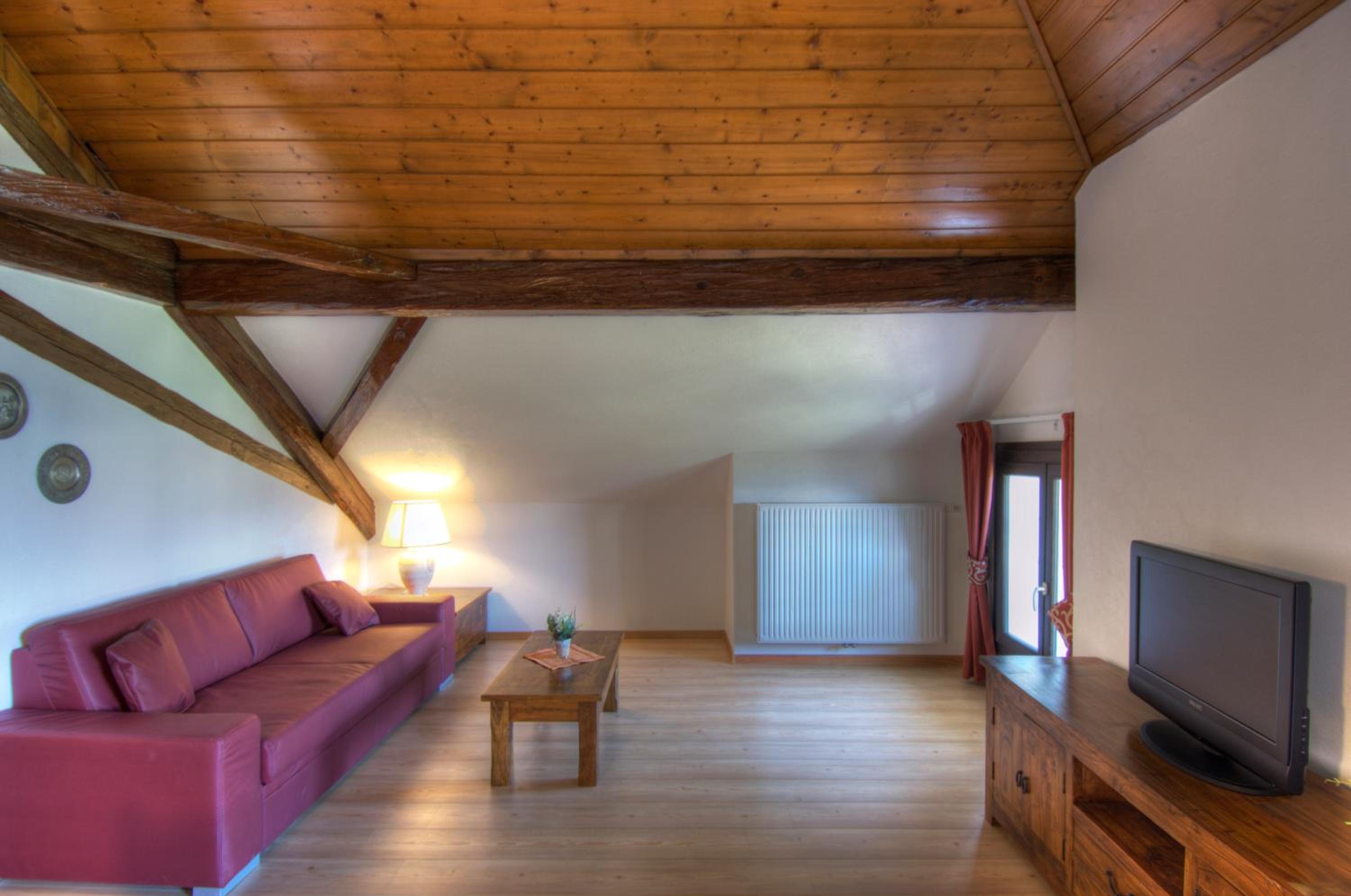 One-Bedroom Apartment with Balcony (2-4 Adults) photo 2