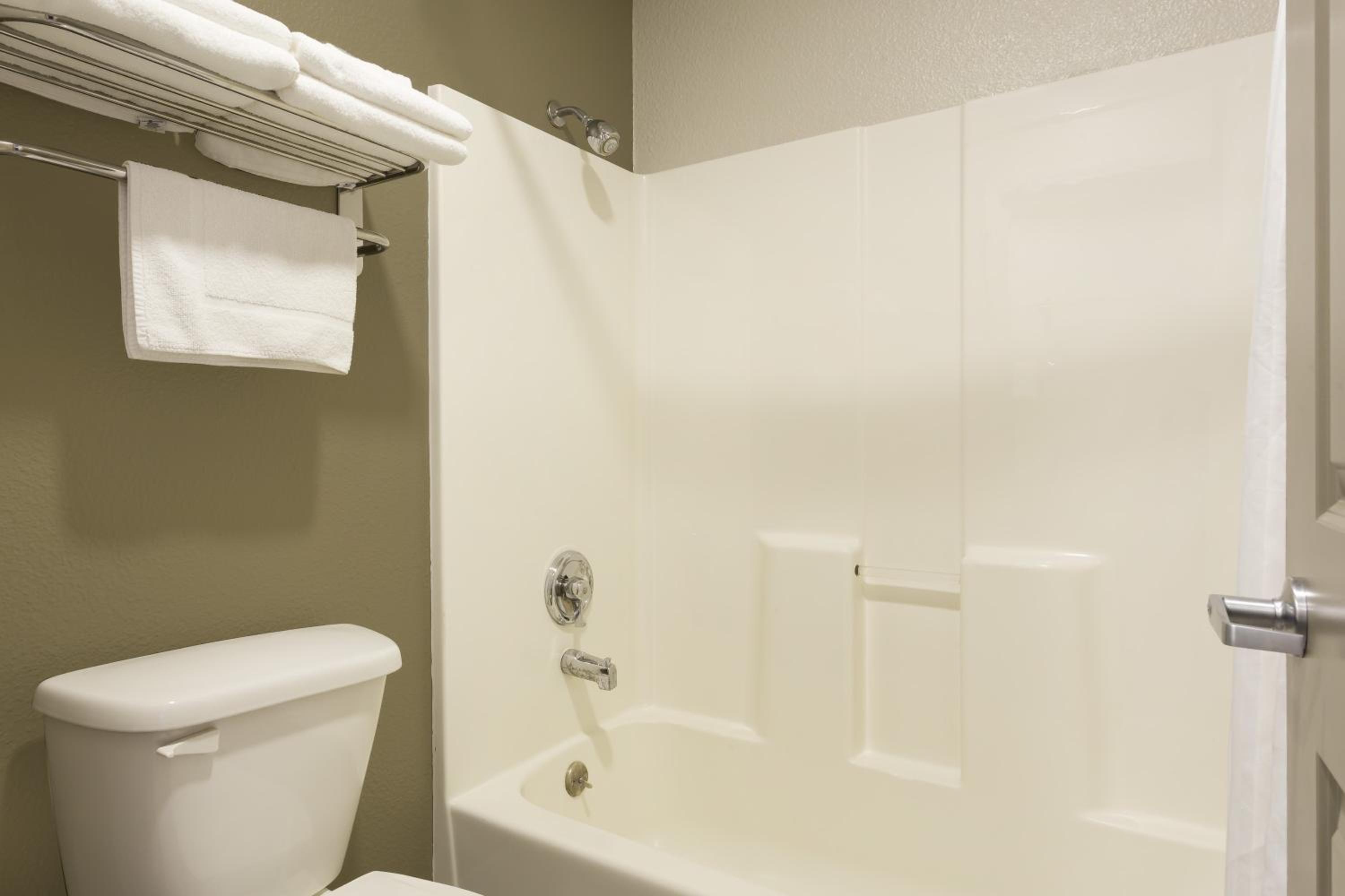 King Room - Non-Smoking - Photo 2