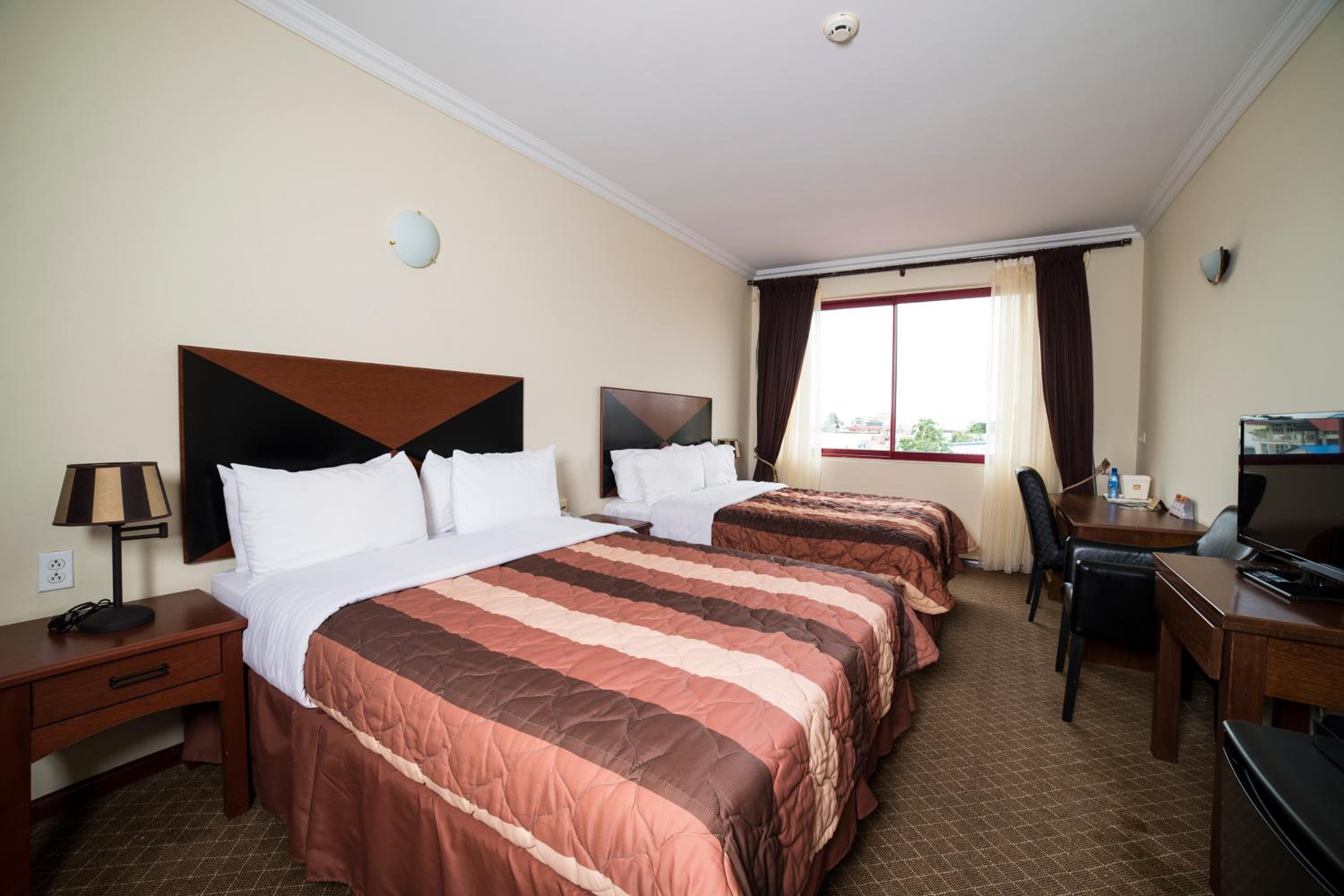 Deluxe Double Room (2 Adults + 1 Child) photo 1