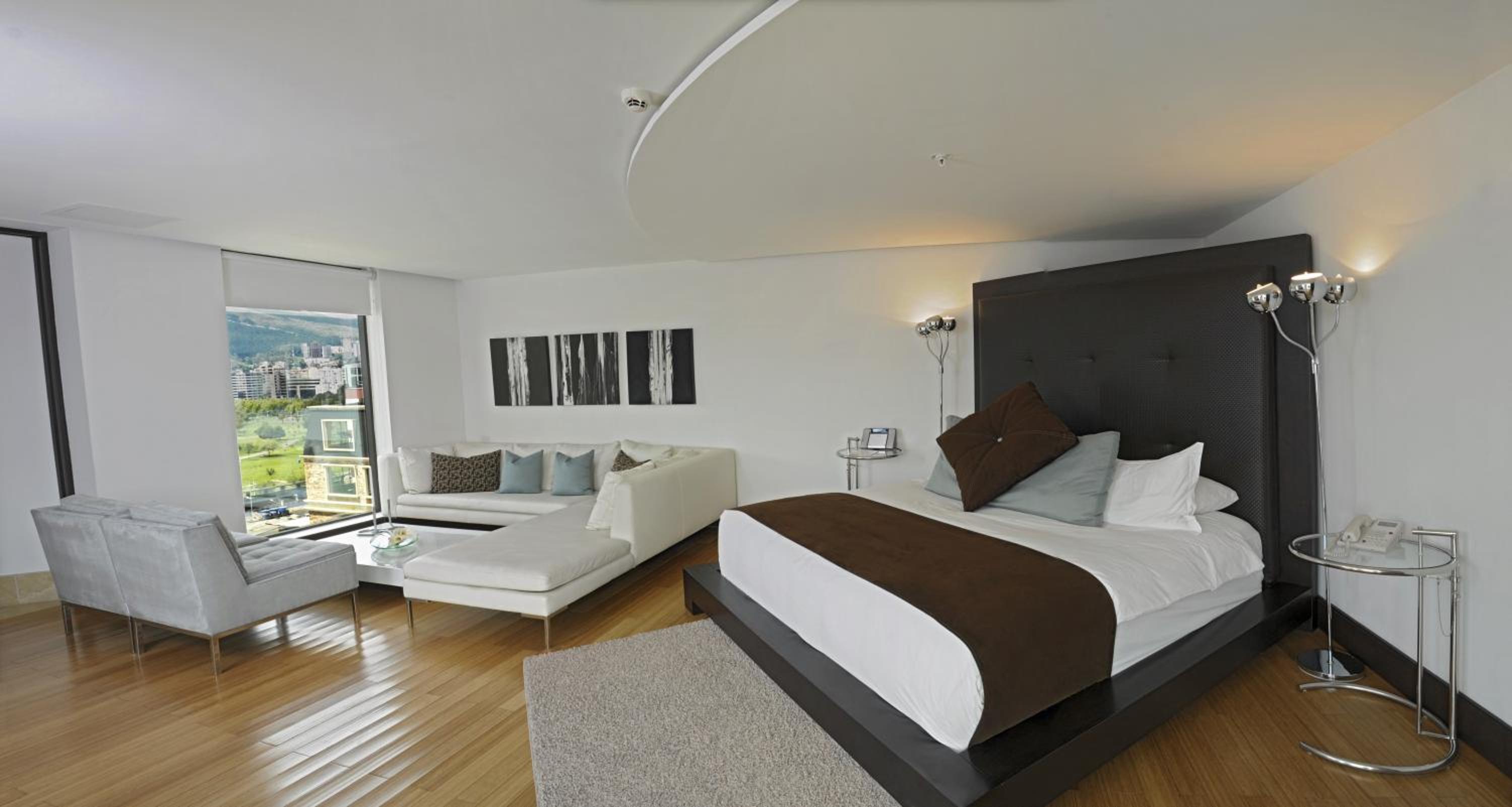 Executive Suite - Photo 7