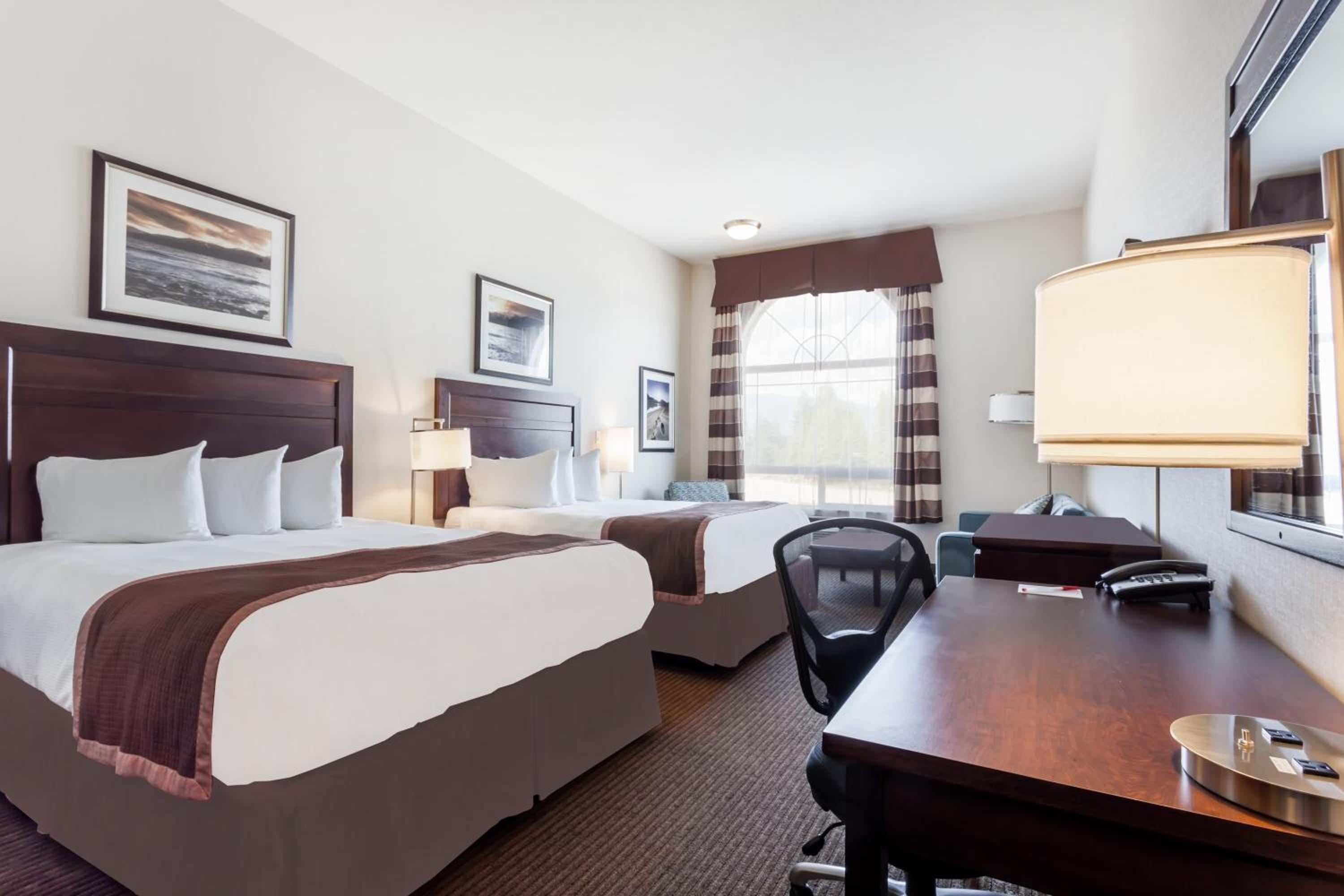 Deluxe Queen Room with Two Queen Beds - Non-Smoking - Photo 8