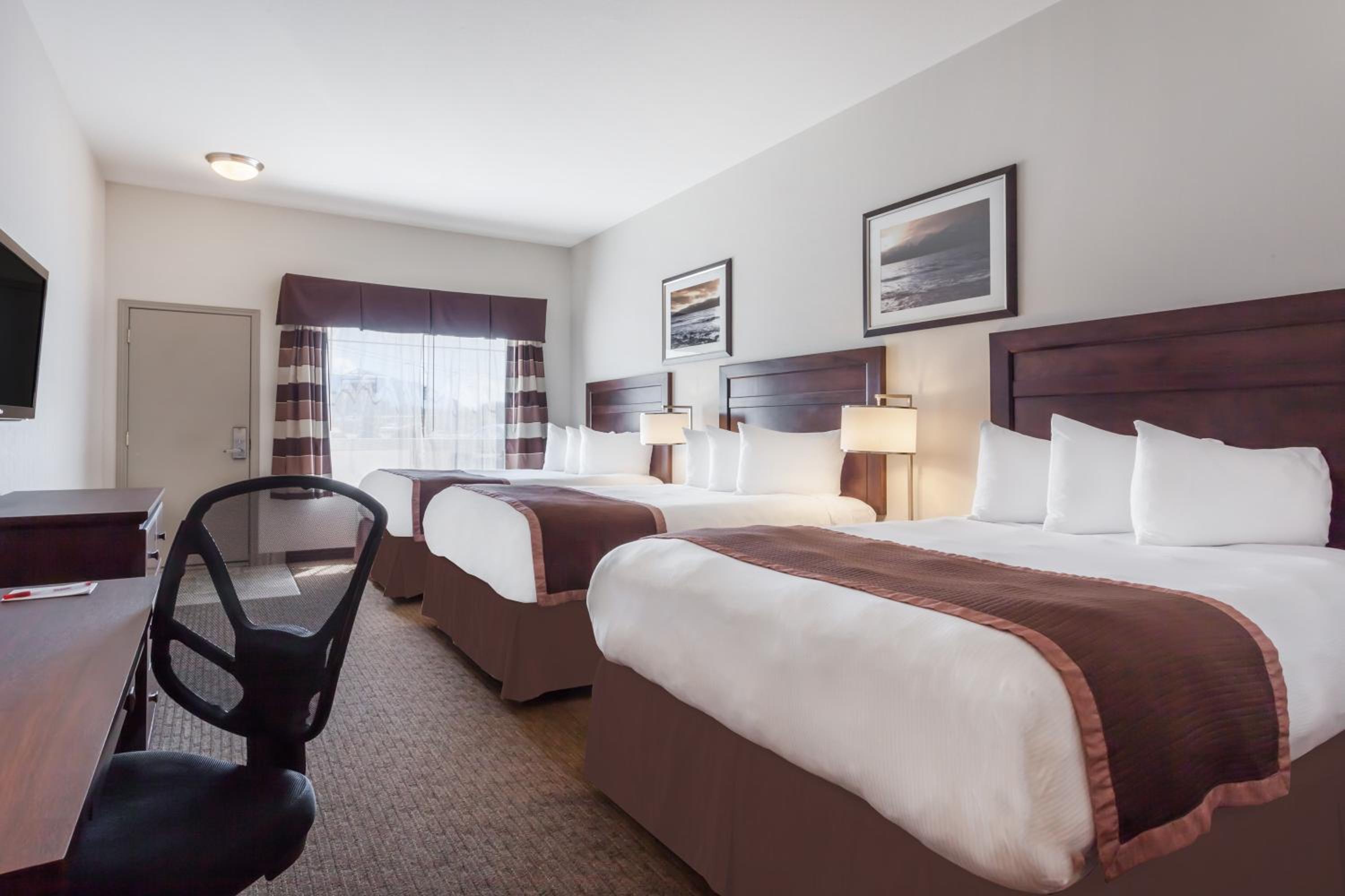 Superior Double Room with Three Double Beds - Non-Smoking - Photo 1