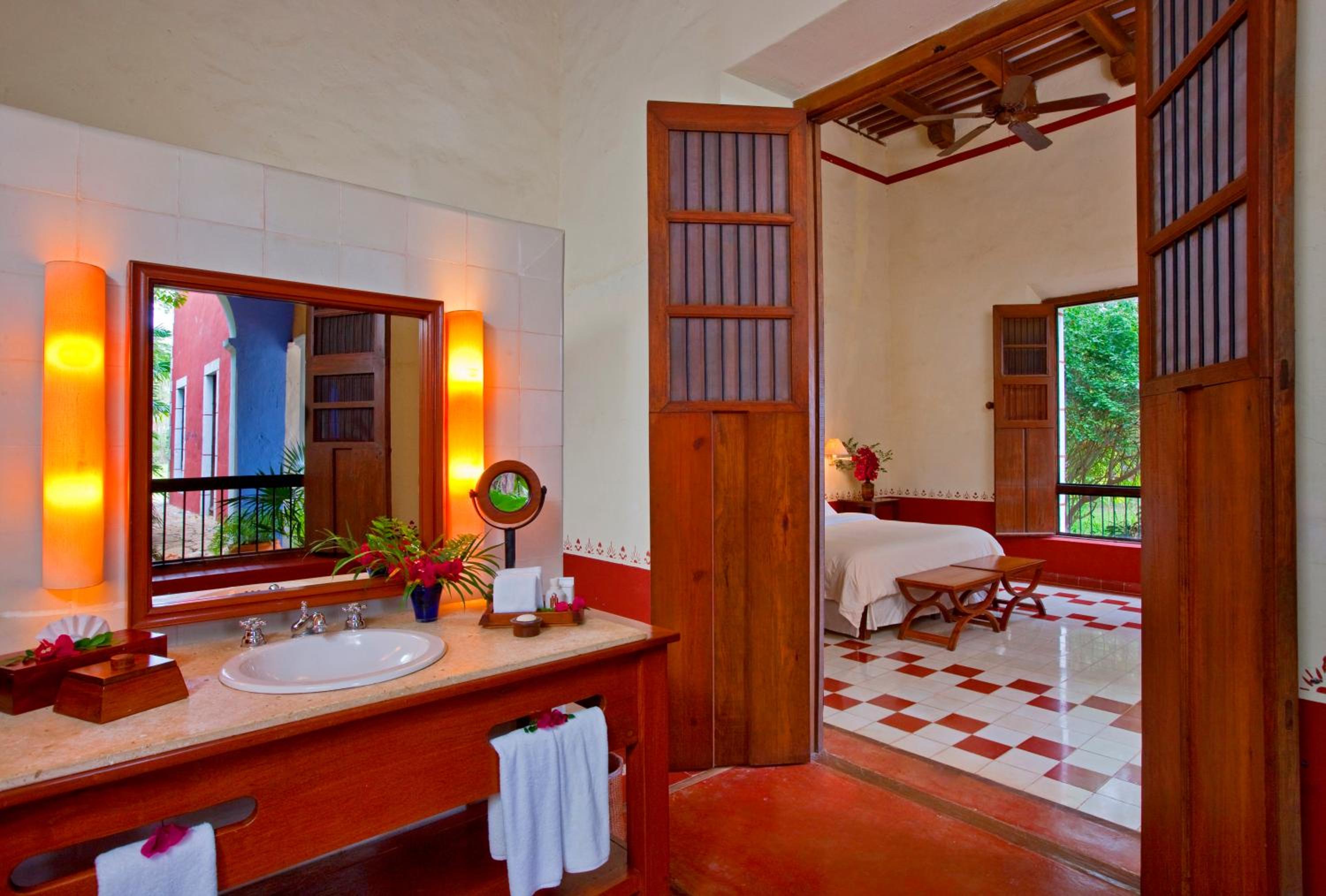 Deluxe King Room - Photo 4