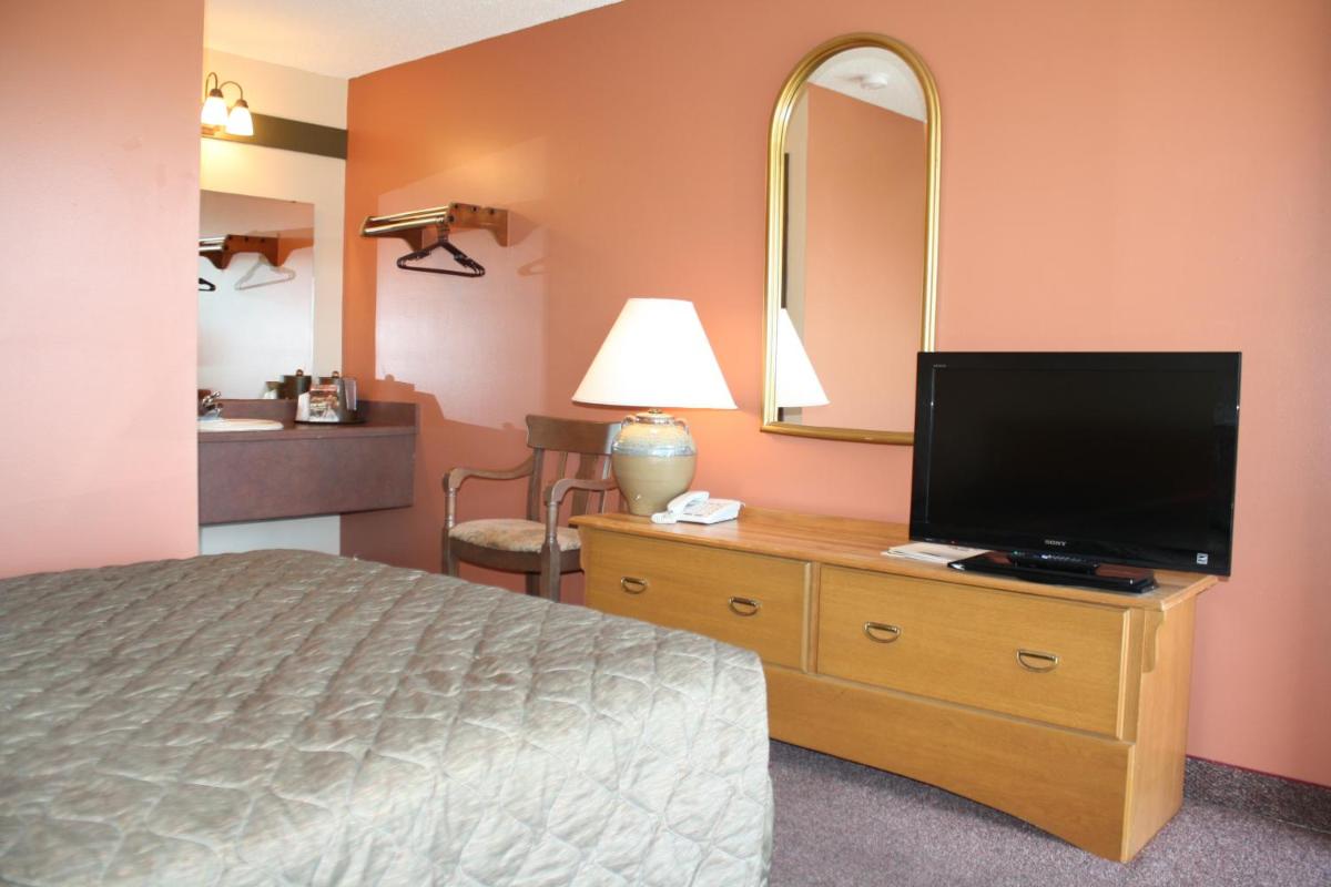 Queen Room with Two Queen Beds - Smoking
