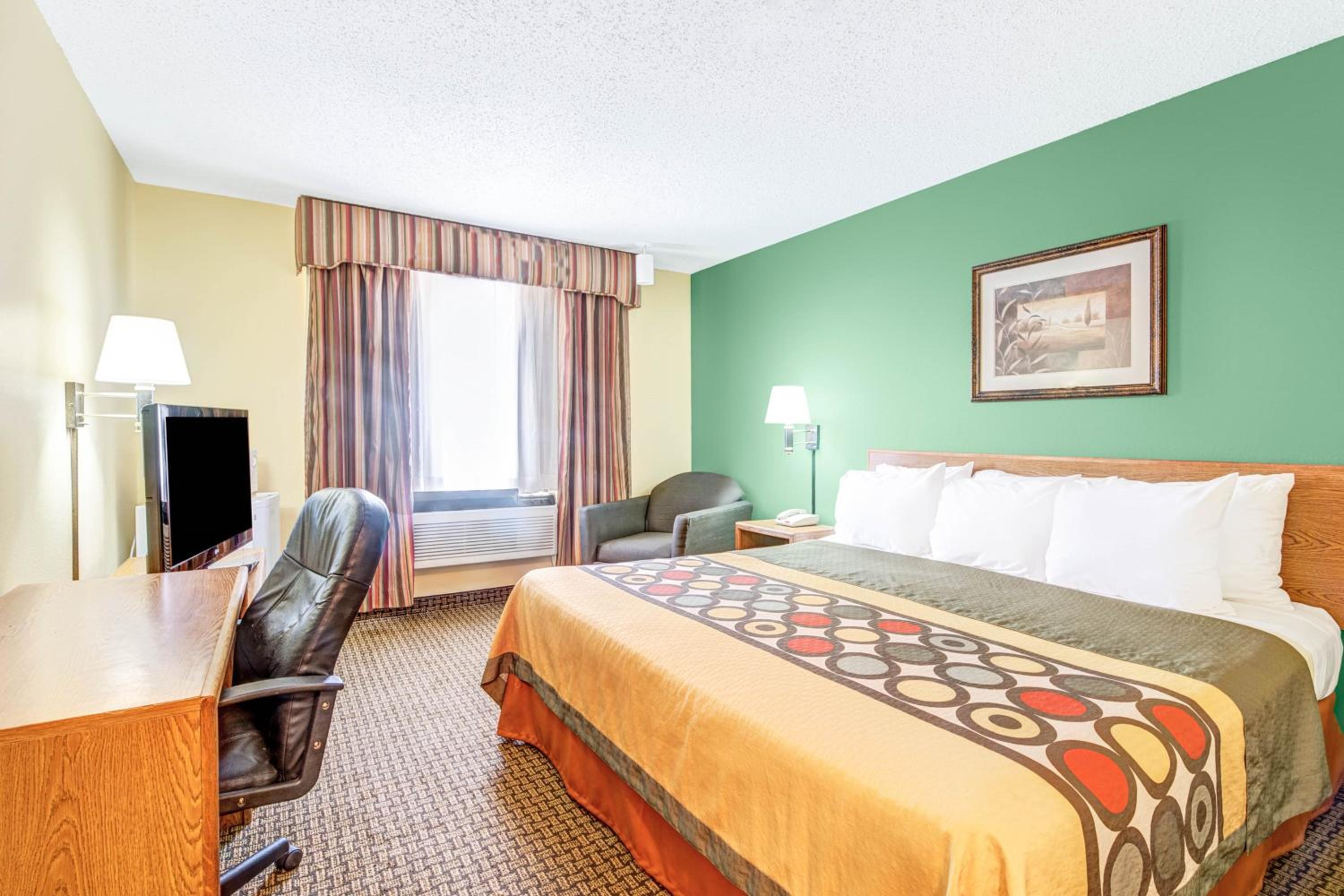 King Room - Non-Smoking - Photo 6