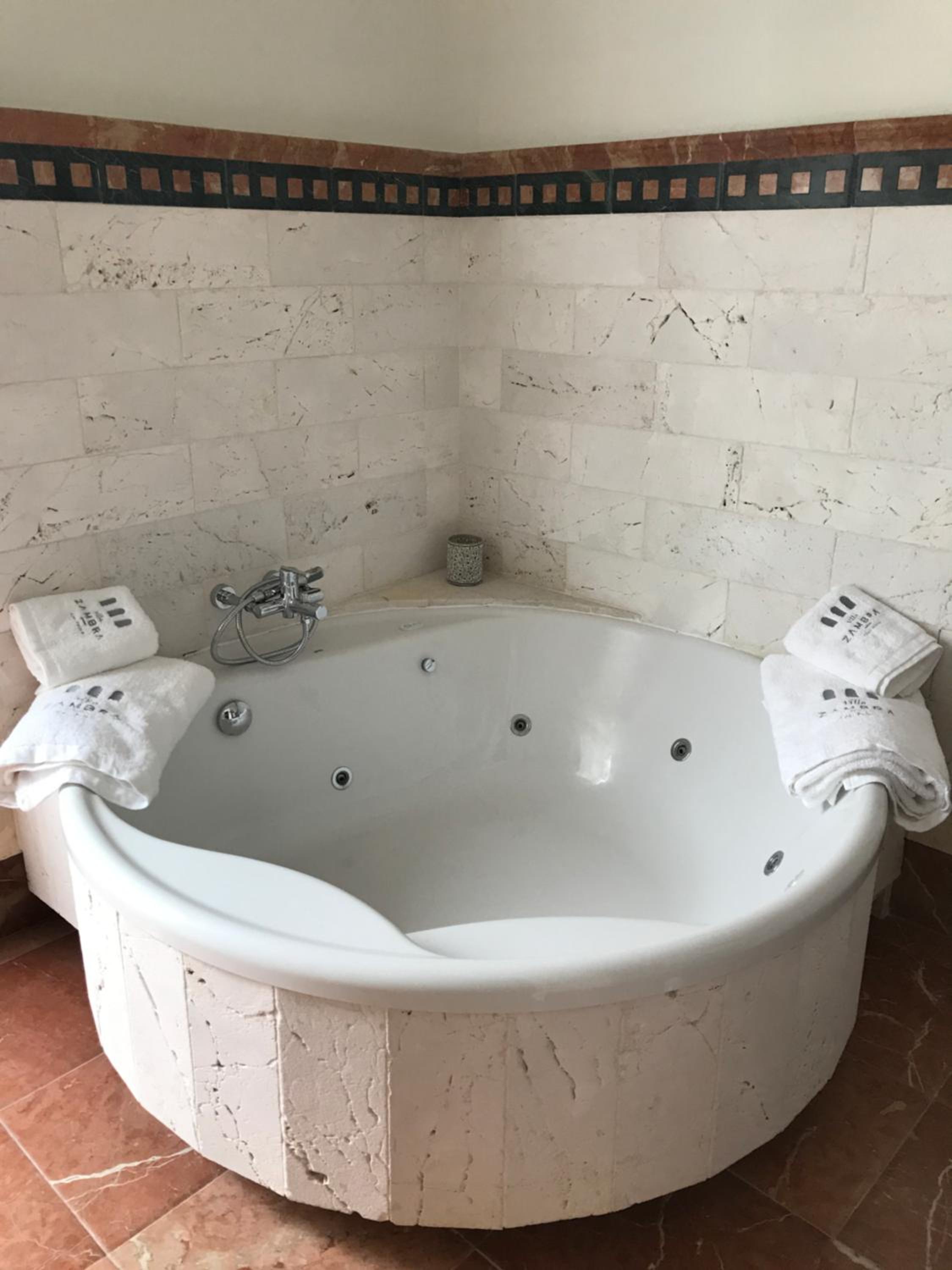 King Room with Spa Bath photo 2