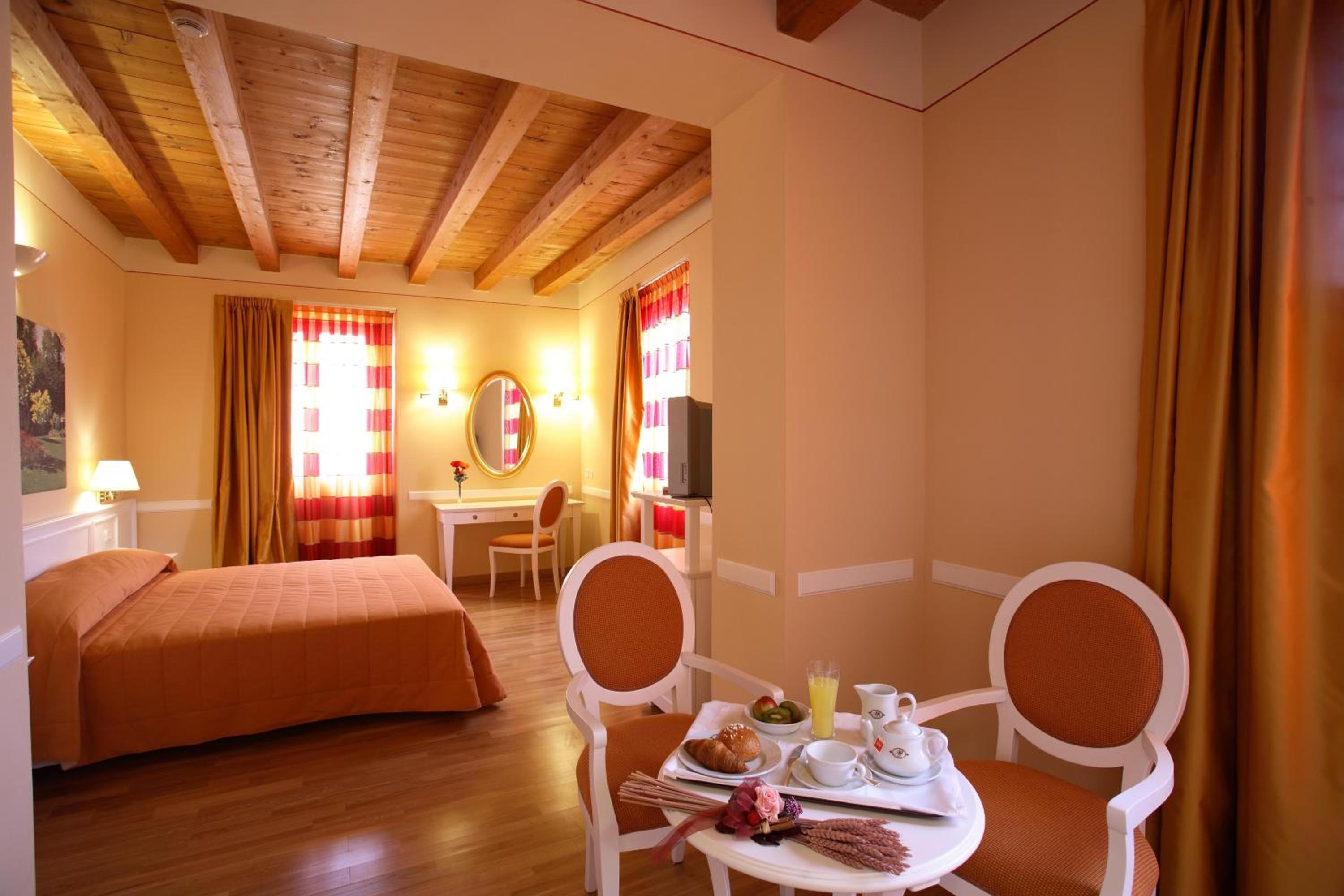 Superior Double or Twin Room - Photo 6
