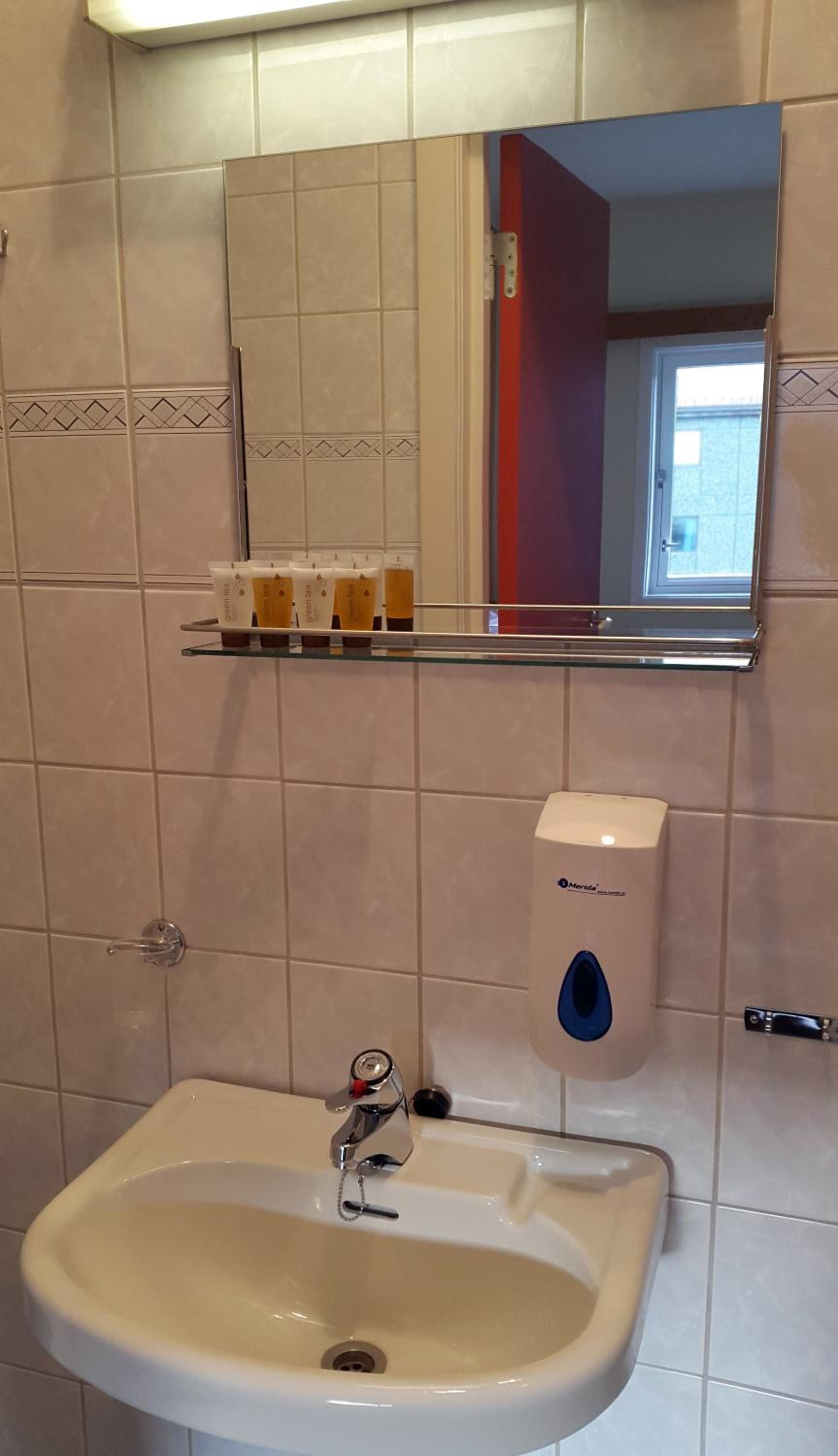 Apartment with Sea View - Photo 7