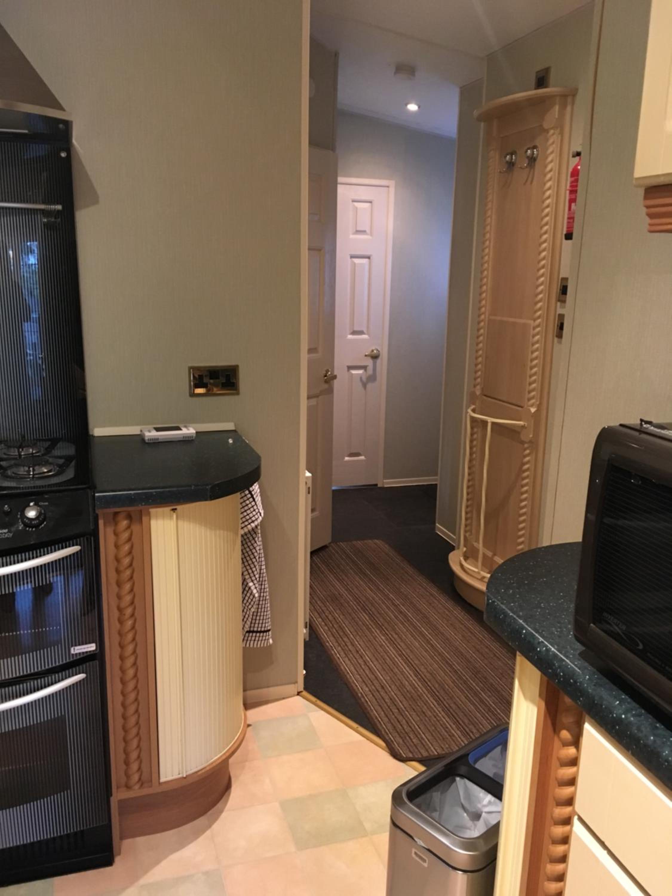 Mobile Home photo 3