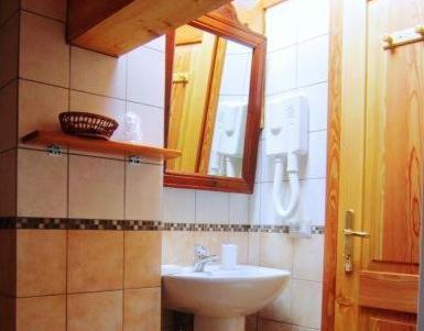Double or Twin Room - Photo 2
