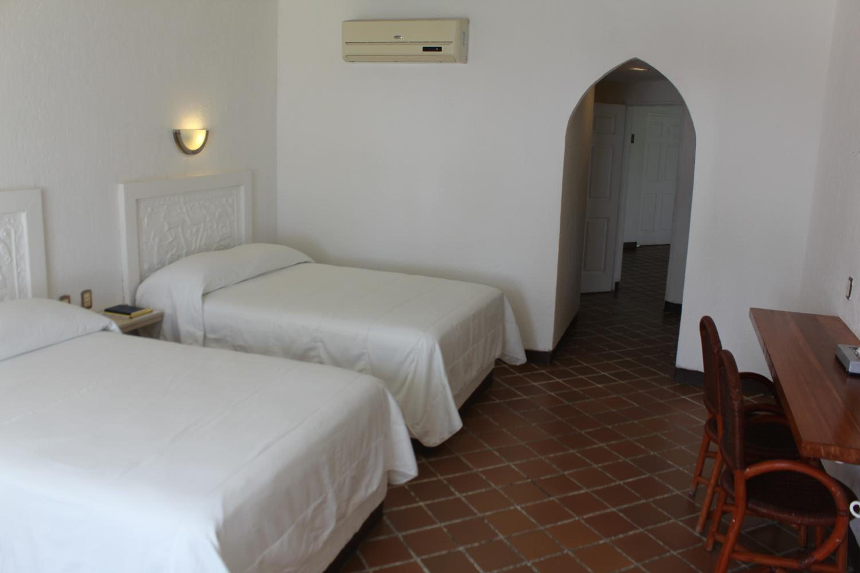 Double Room with Two Double Beds - Photo 4