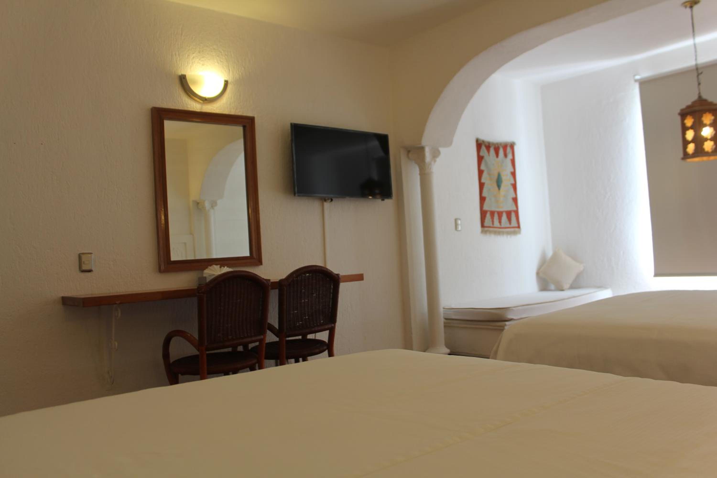 Double Room with Two Double Beds - Photo 13