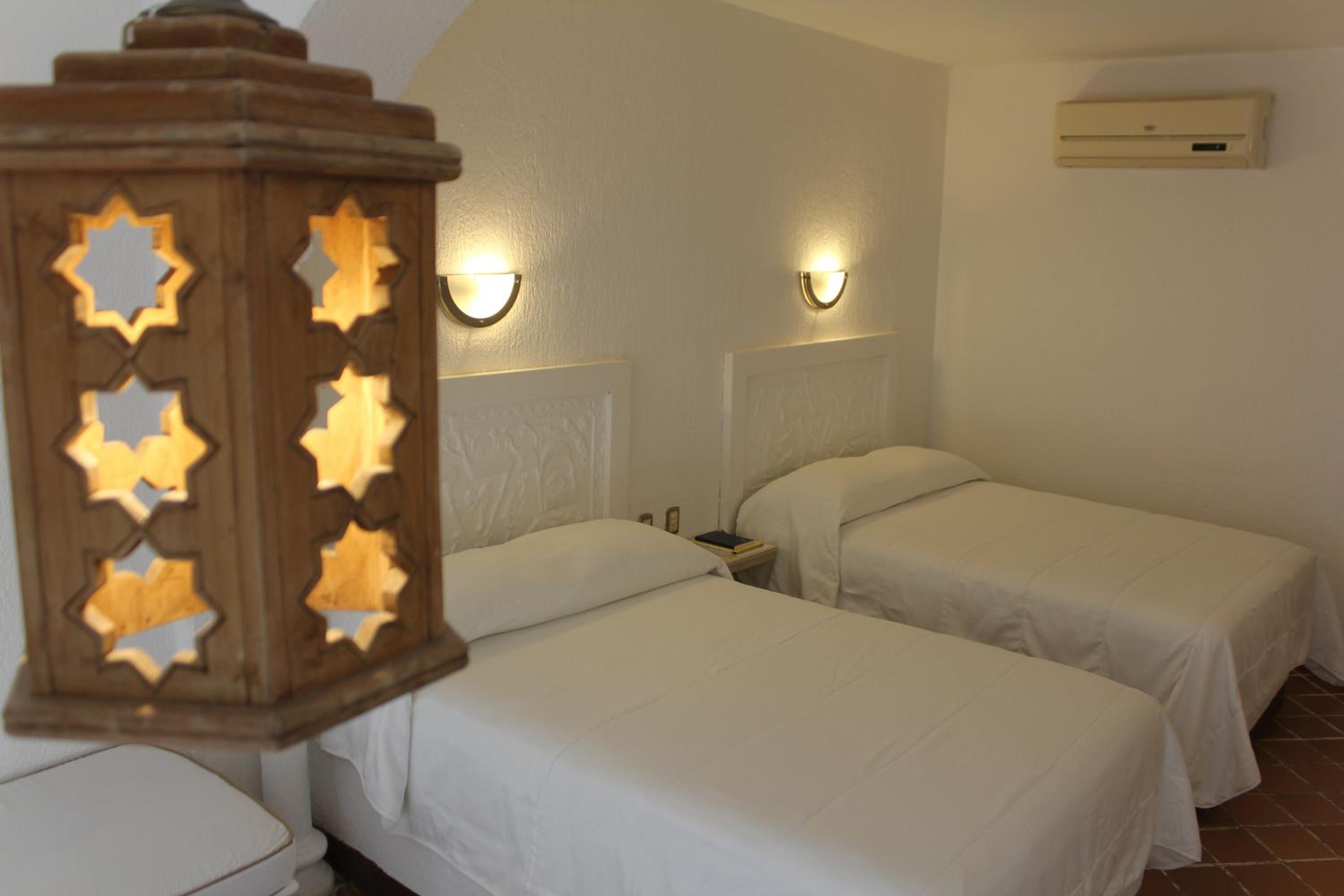 Double Room with Two Double Beds - Photo 14