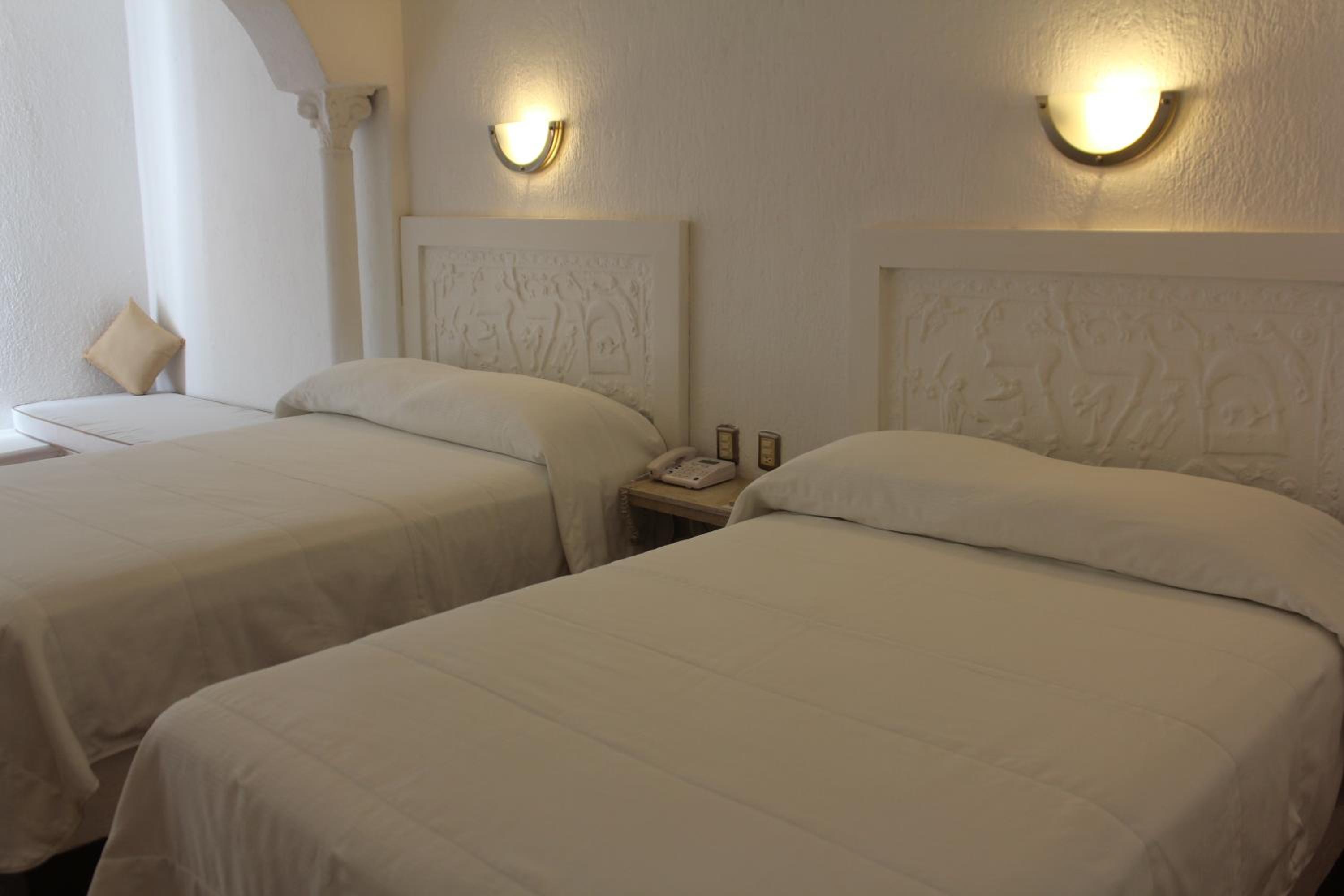 Double Room with Two Double Beds - Photo 2