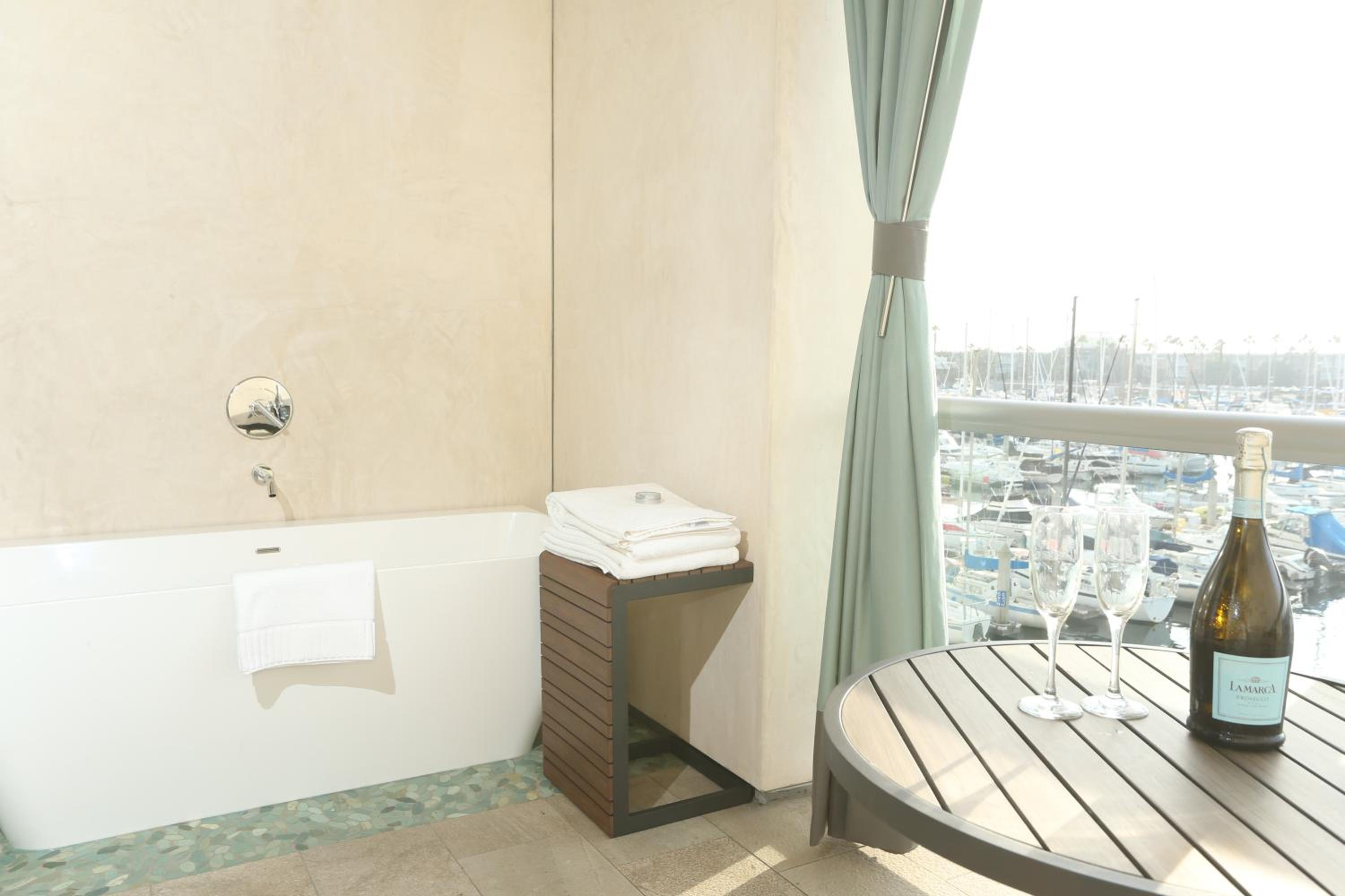 Deluxe King Suite with Ocean View