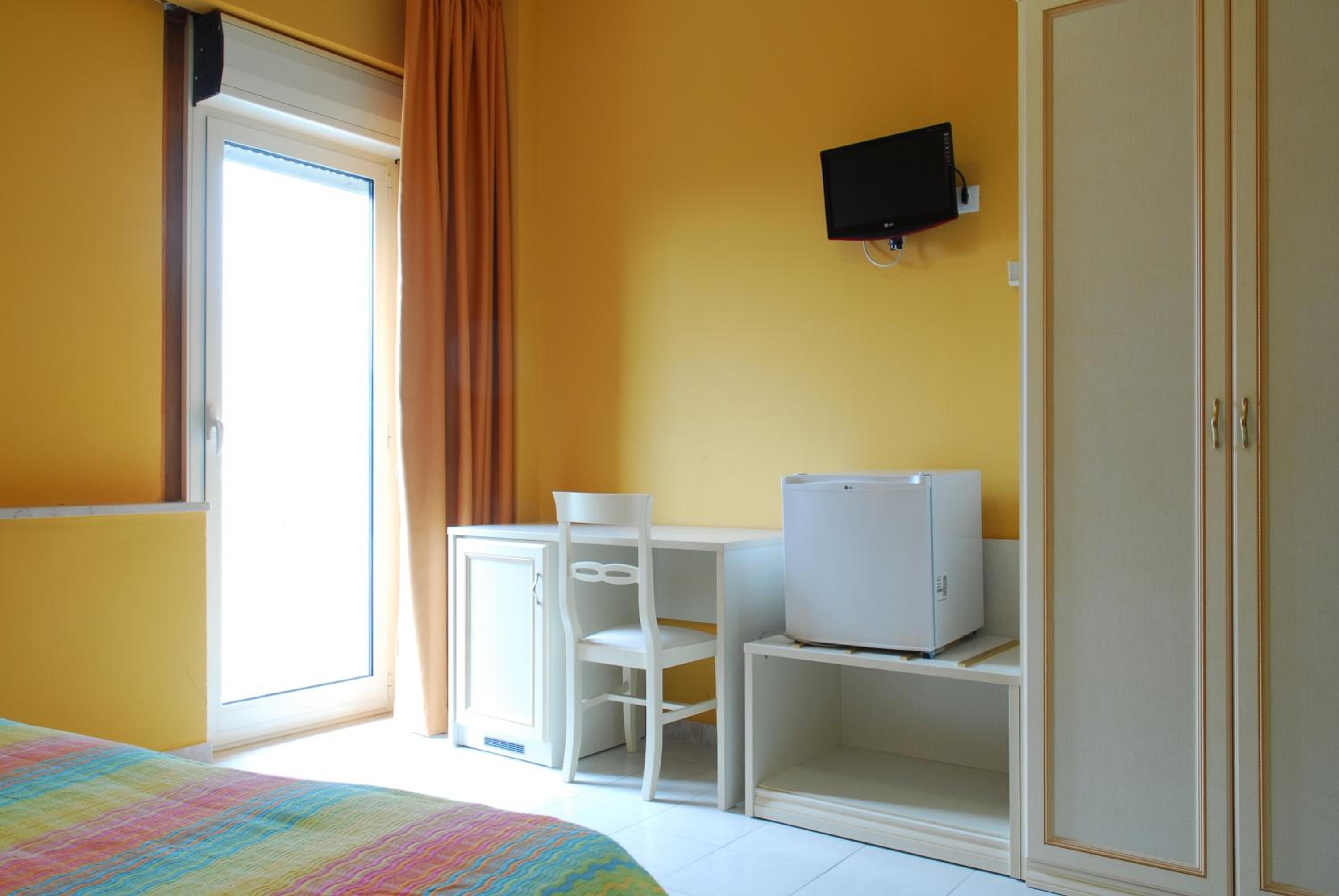 Double Room - Photo 13