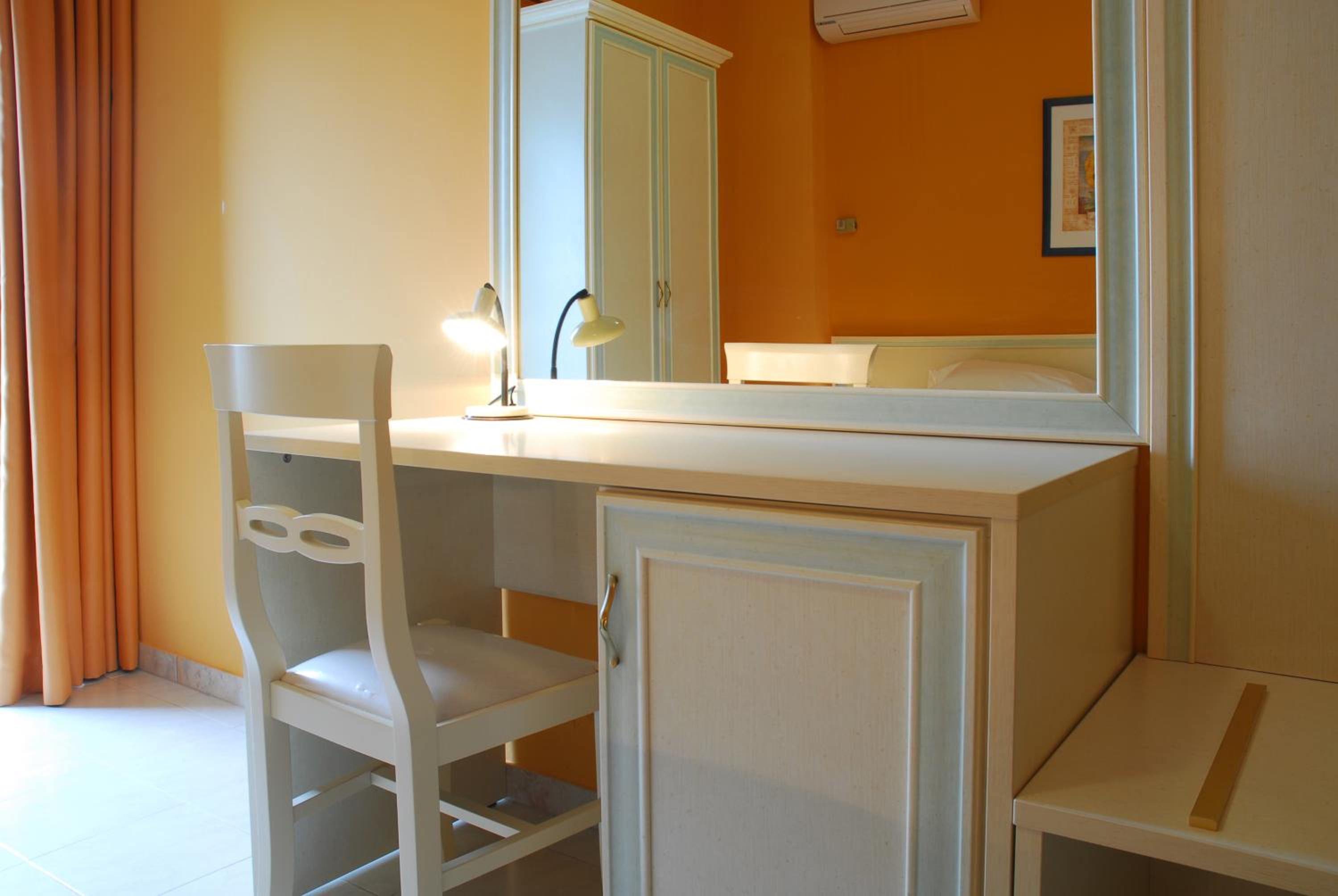 Double Room - Photo 11