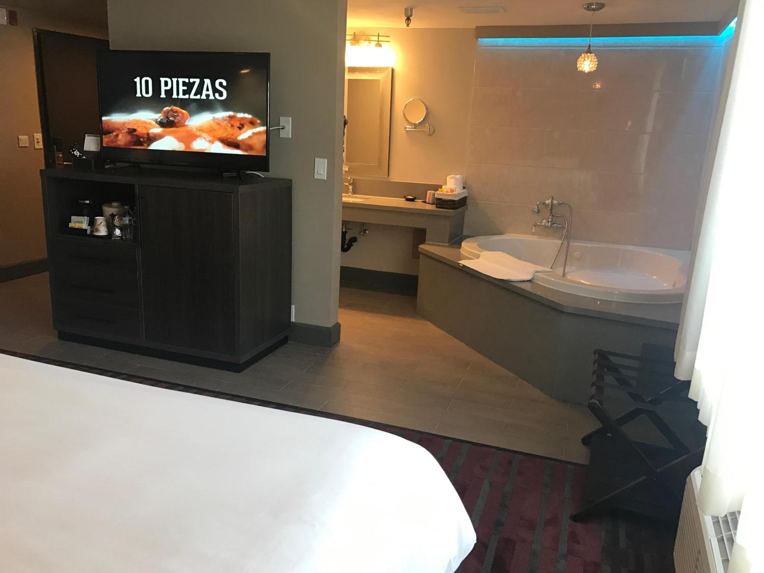 King room with spa bath