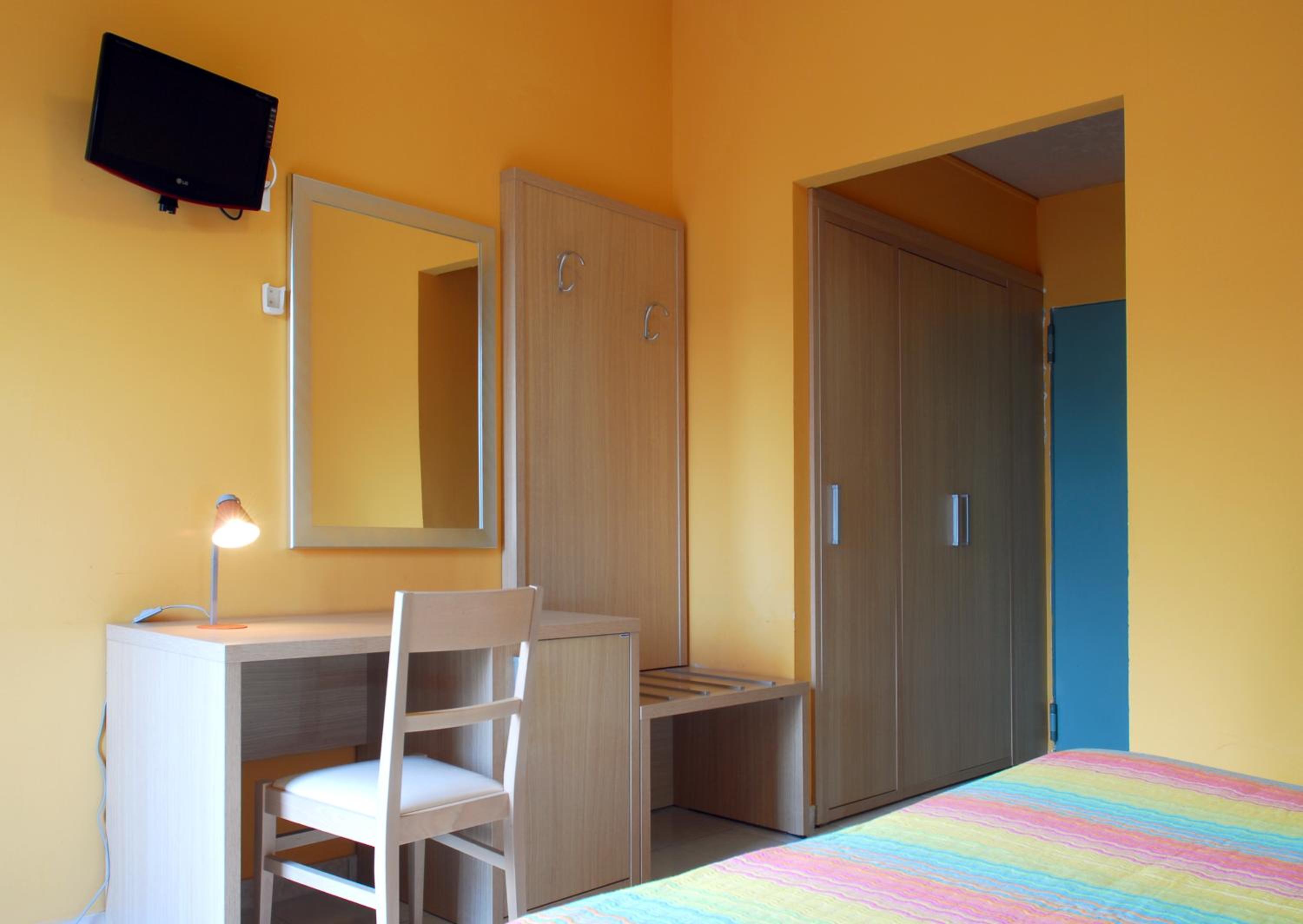 Double Room - Photo 8