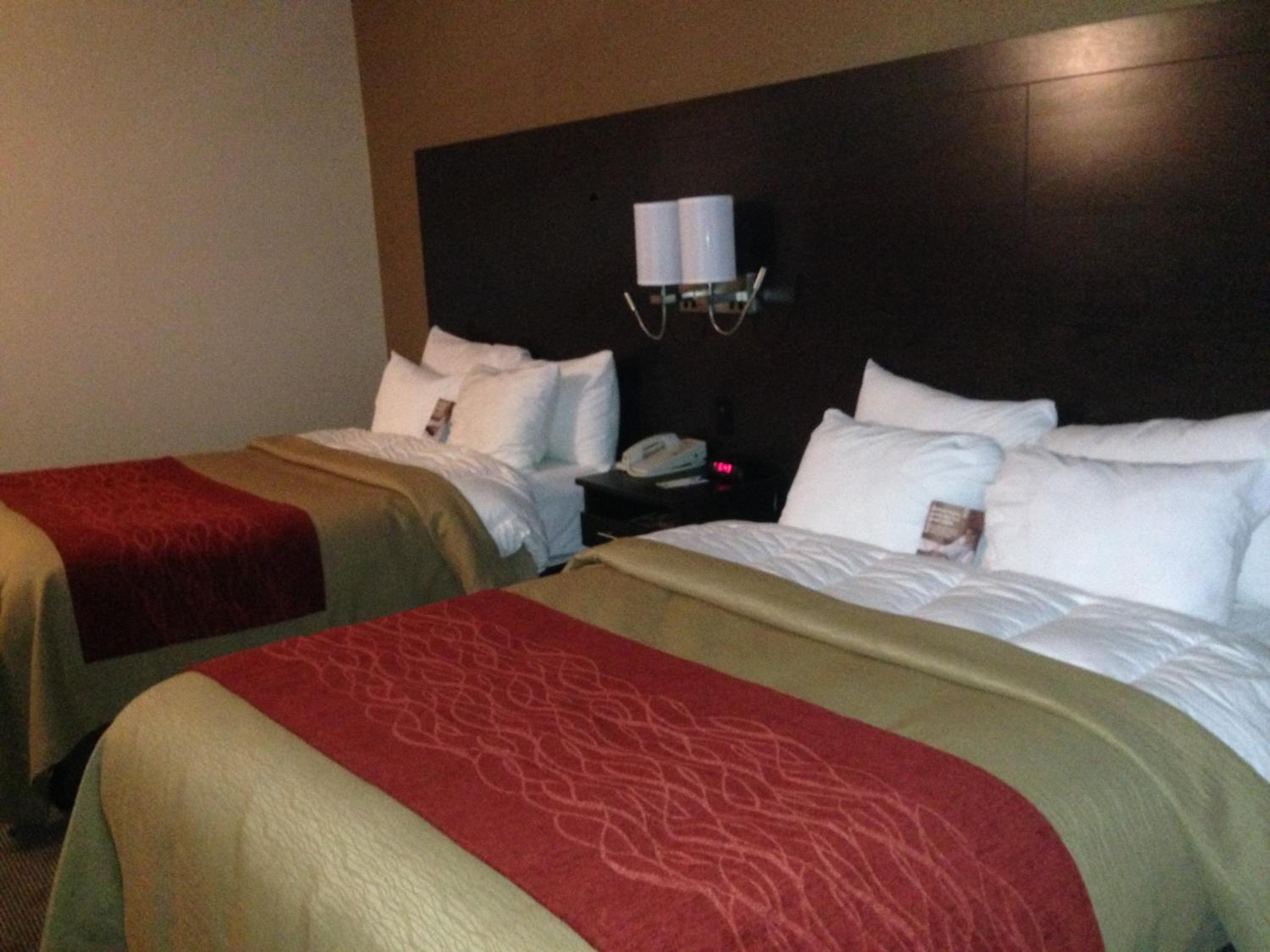 Queen Room with Two Queen Beds - Non-Smoking - Photo 3