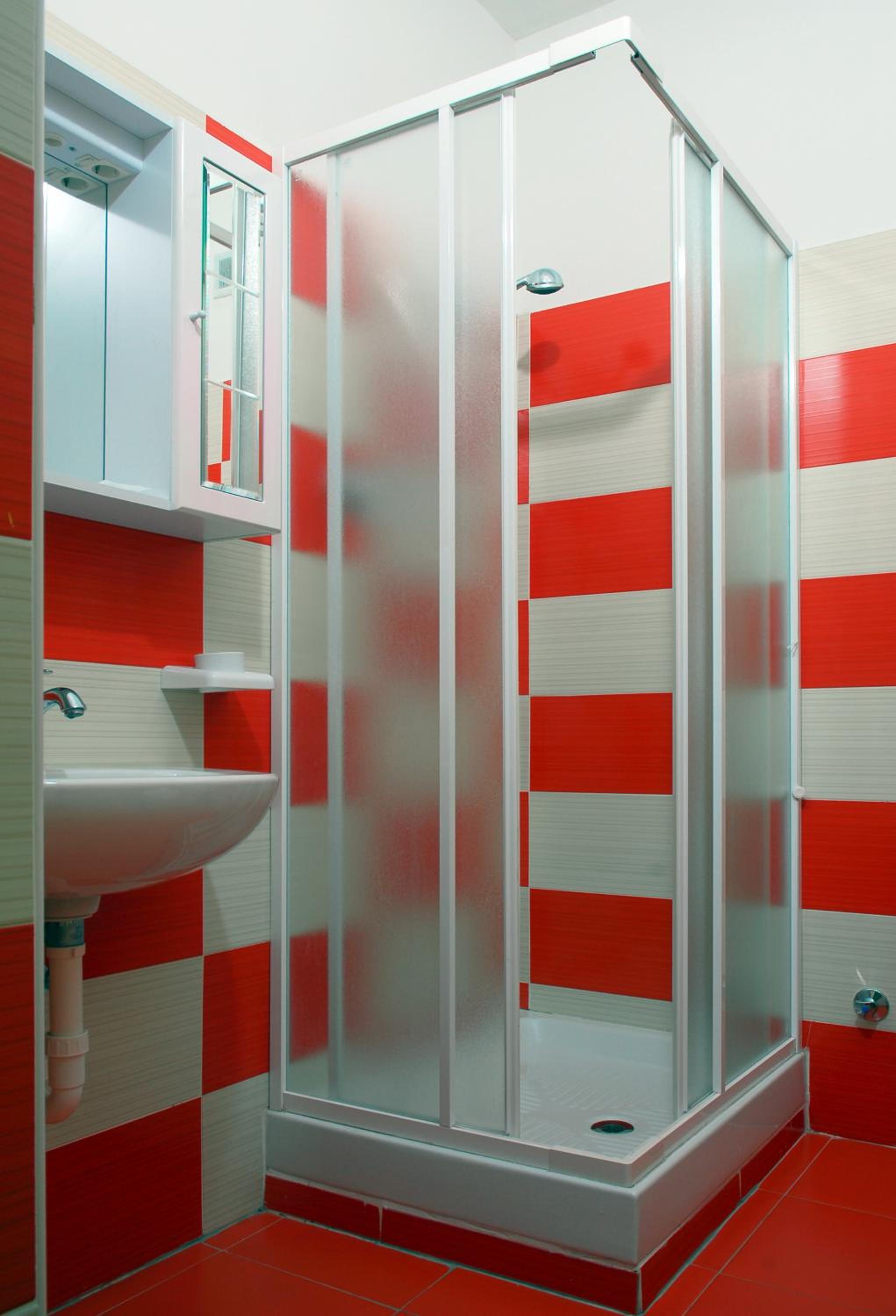 Twin Room with Bathroom - Photo 15