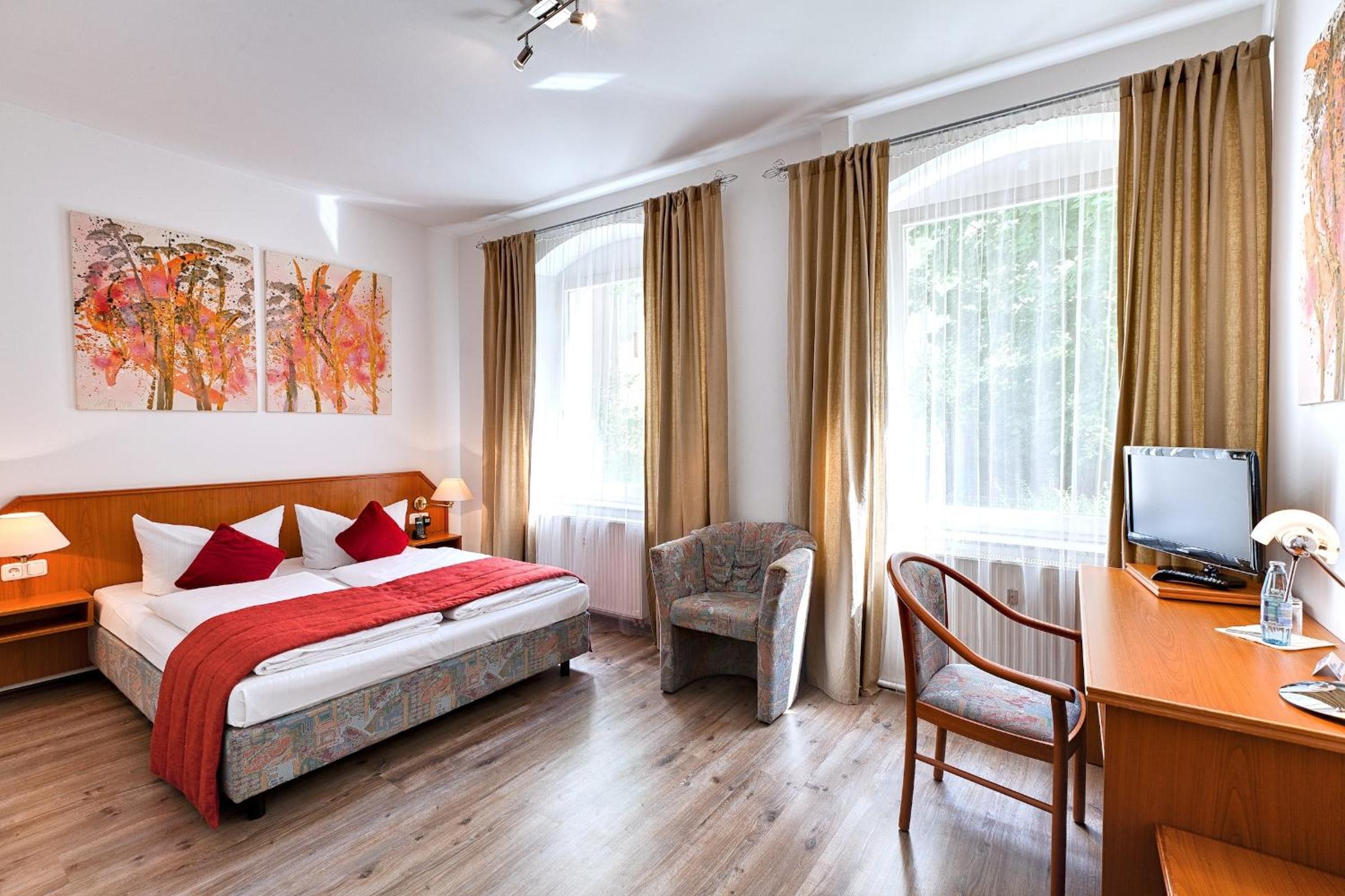 Double or Twin Room - Photo 1