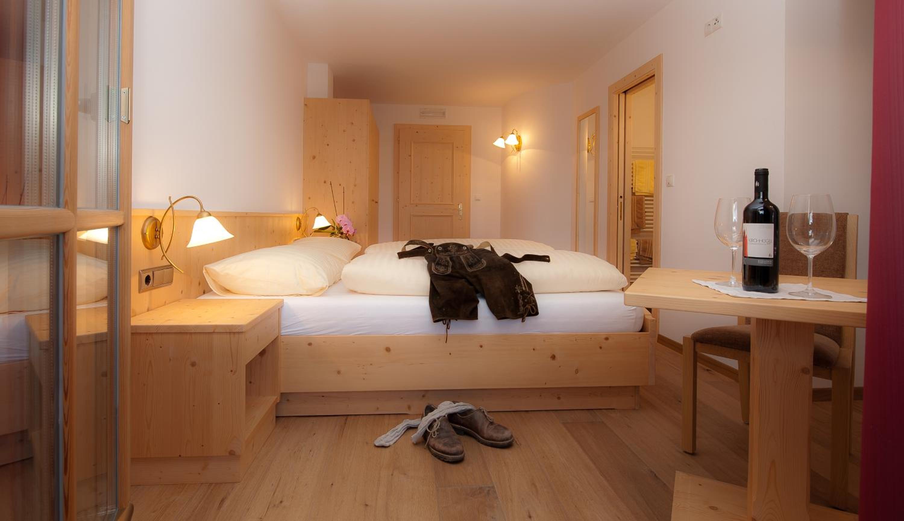 Standard Double or Twin Room with Mountain View photo 1