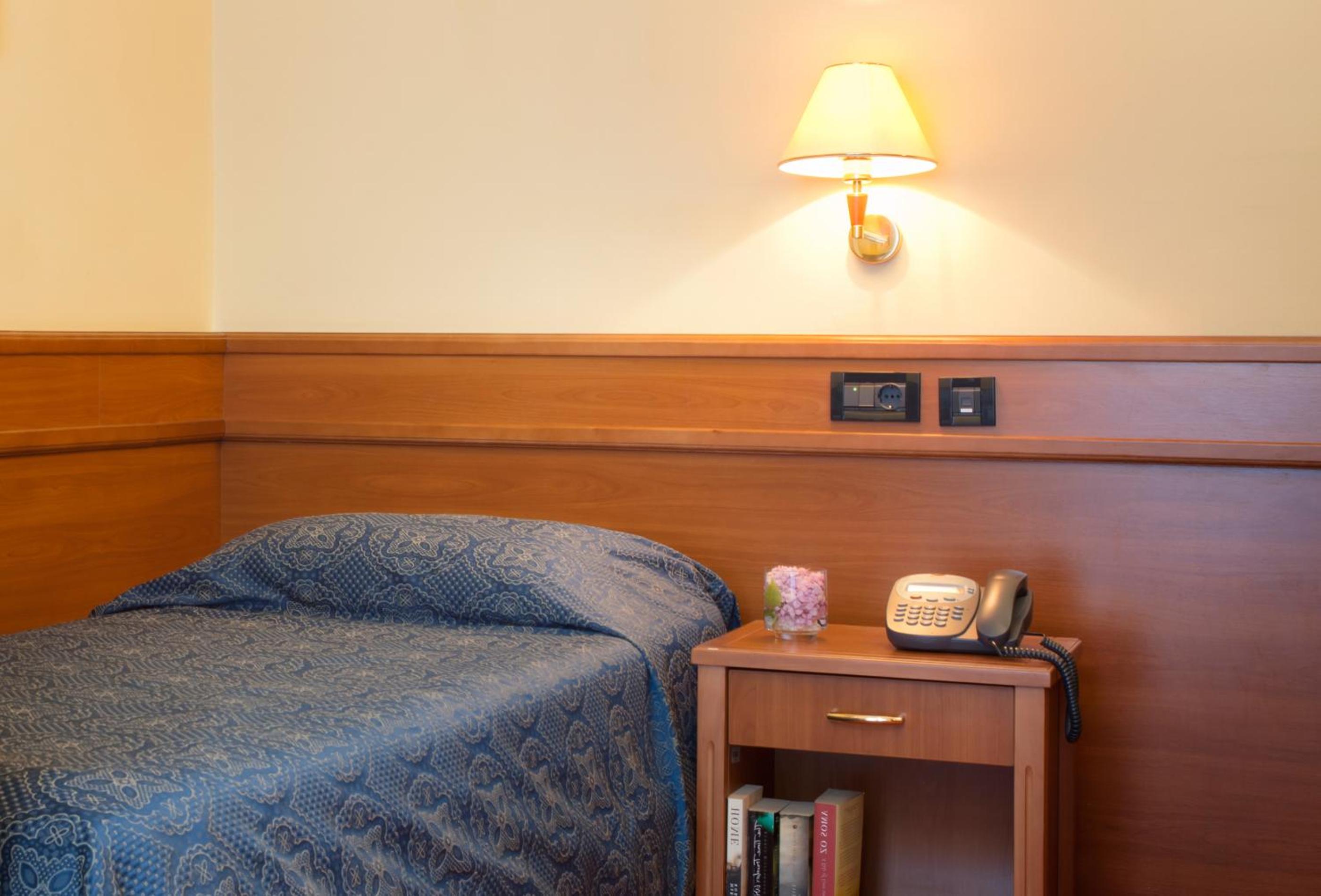 Single Room photo 2