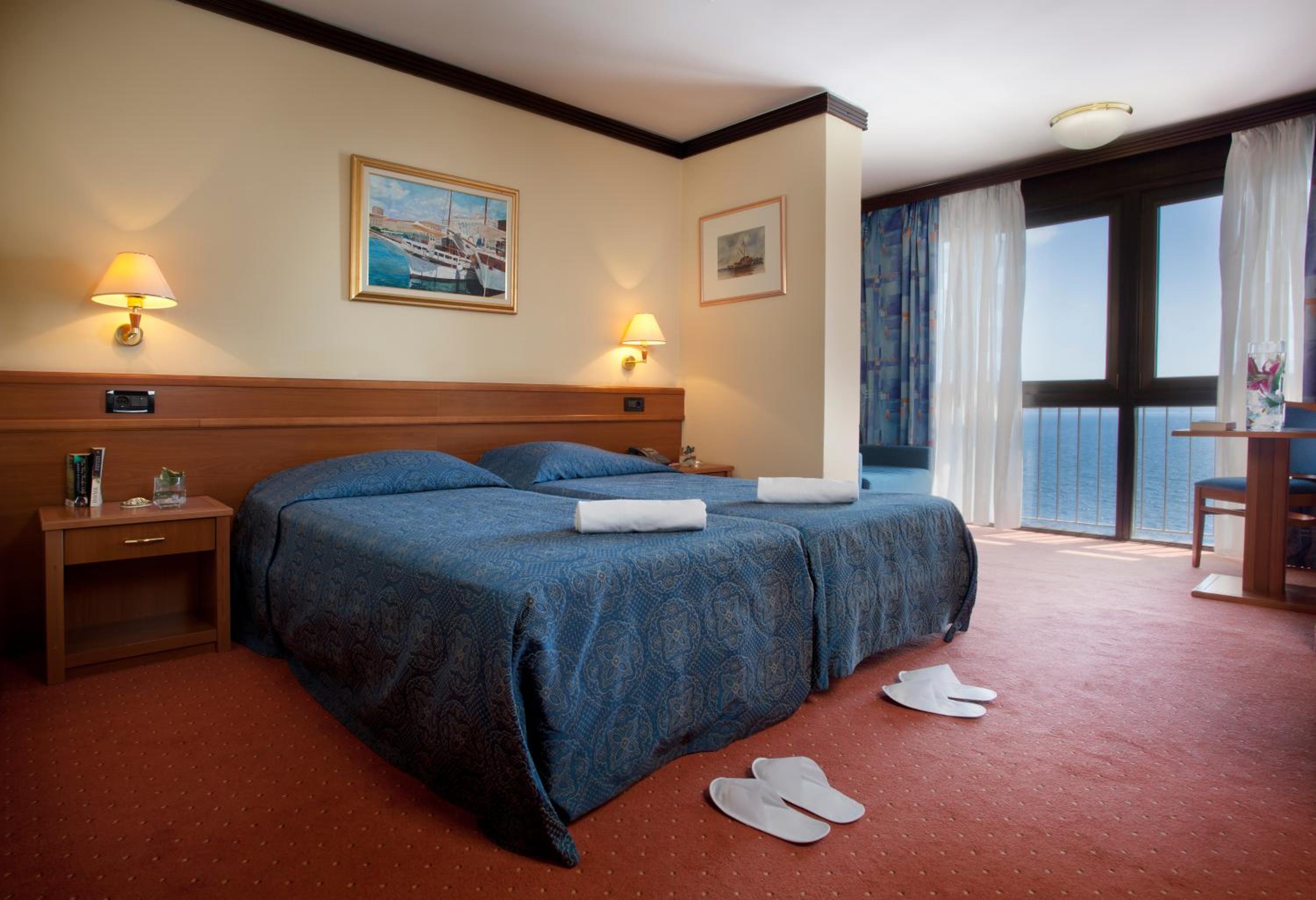 Double or Twin Room with Sea View - Photo 1