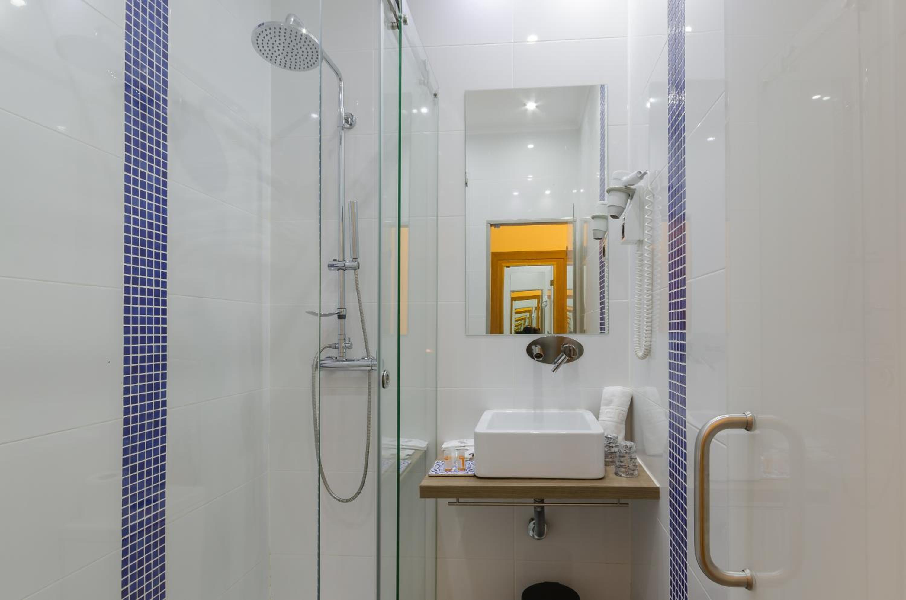 Standard Double Room - Photo 4