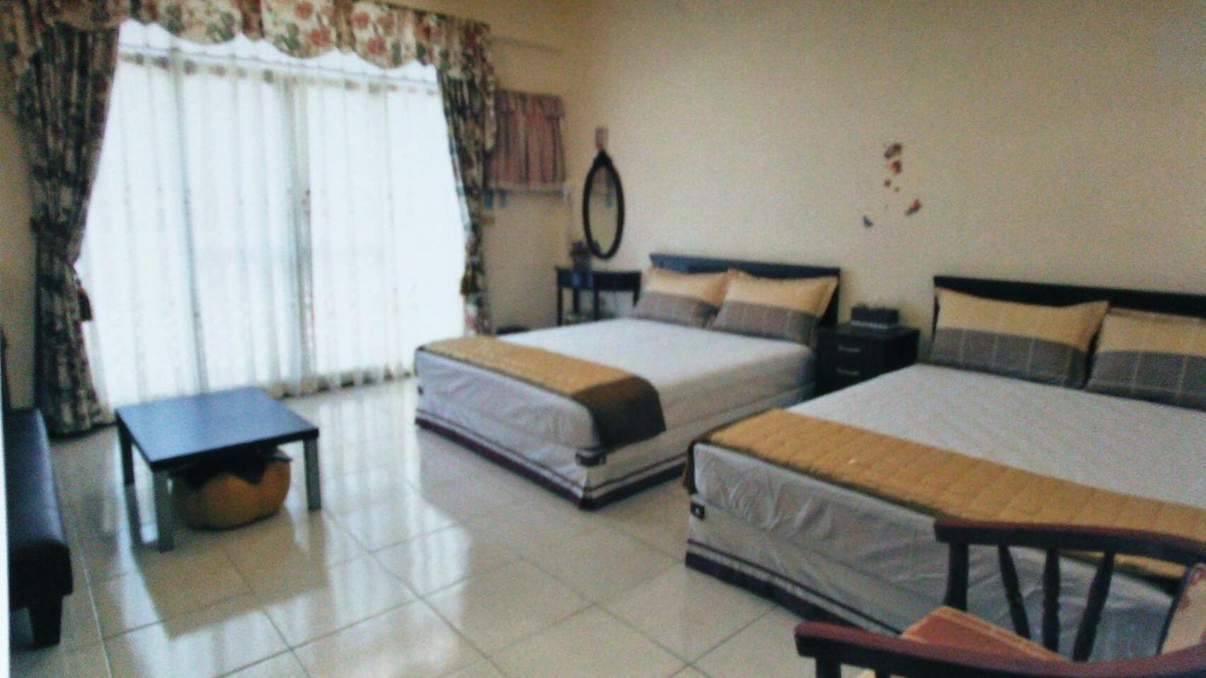 Quadruple Room with Private Bathroom photo 1