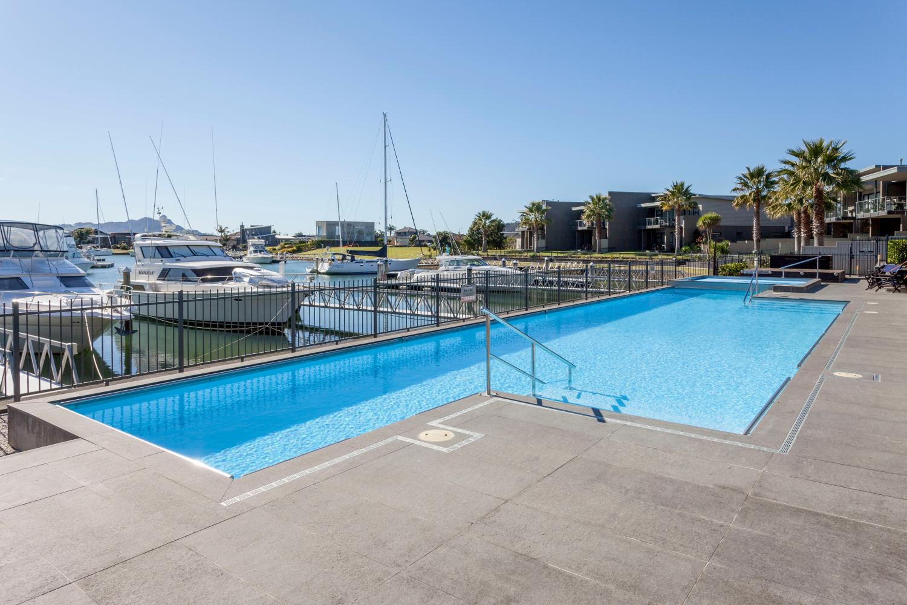 Two-Bedroom Queen Suite (4 Adults) - Water Front