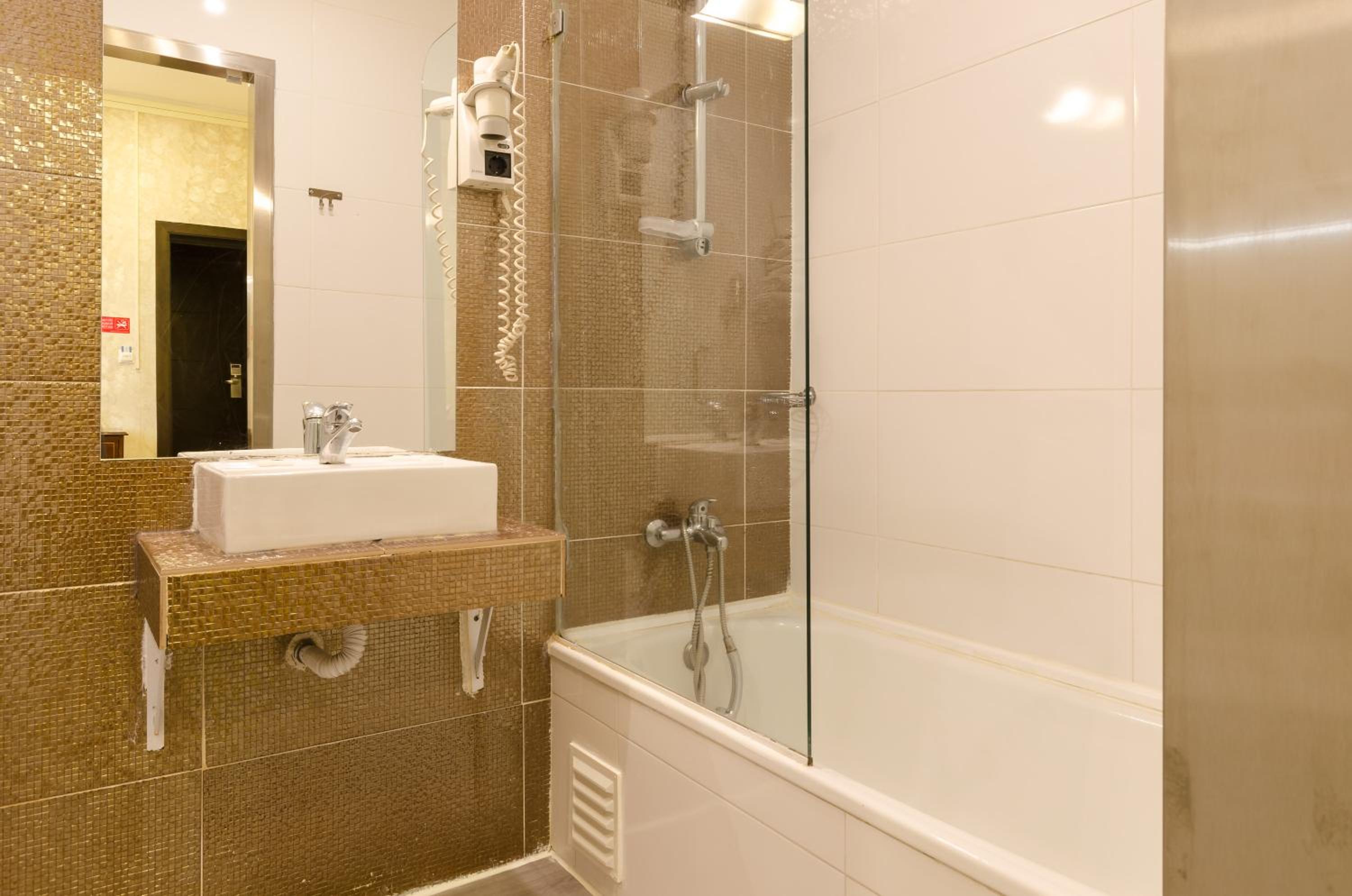 Standard Triple Room - Photo 4