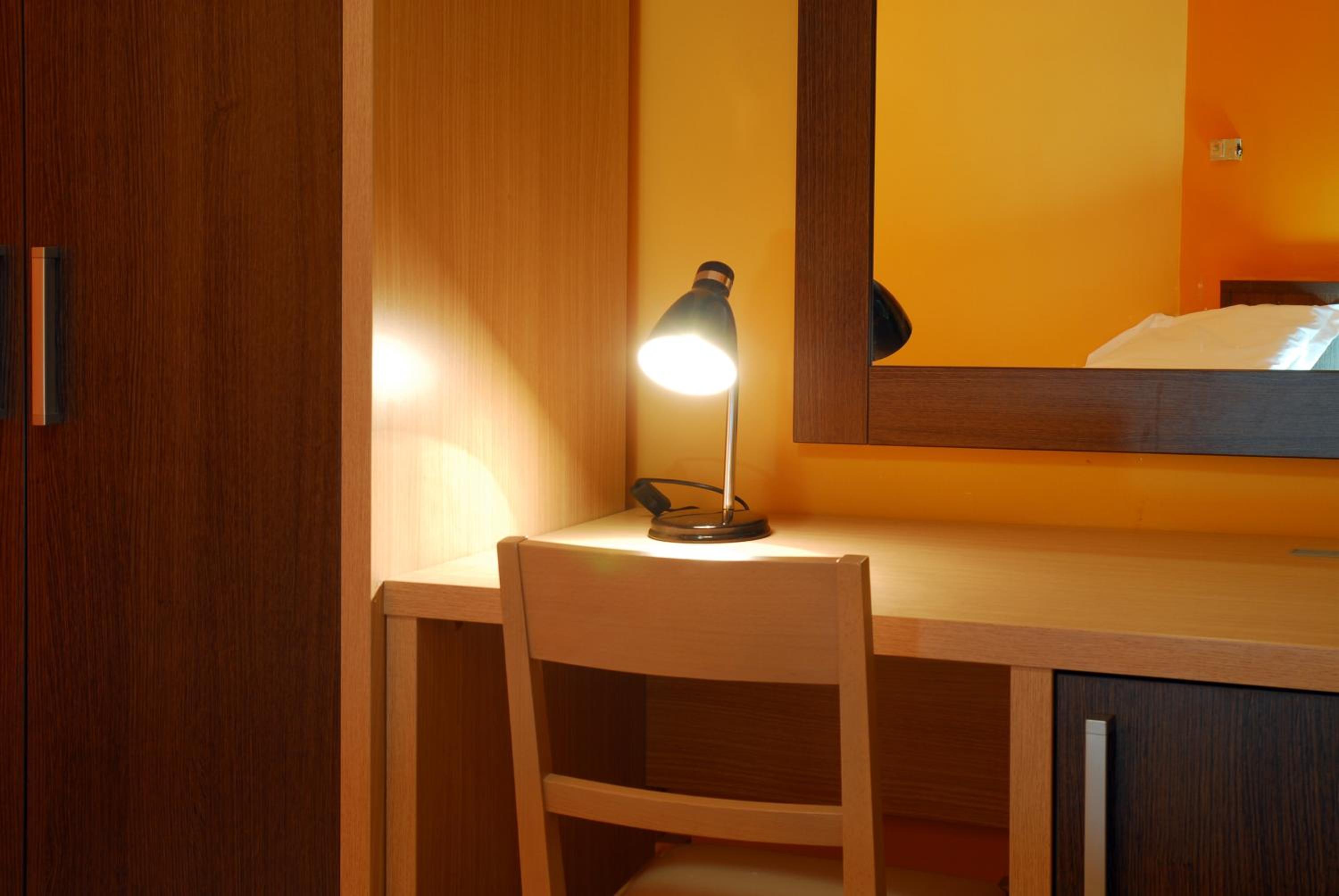 Twin Room with Bathroom - Photo 2