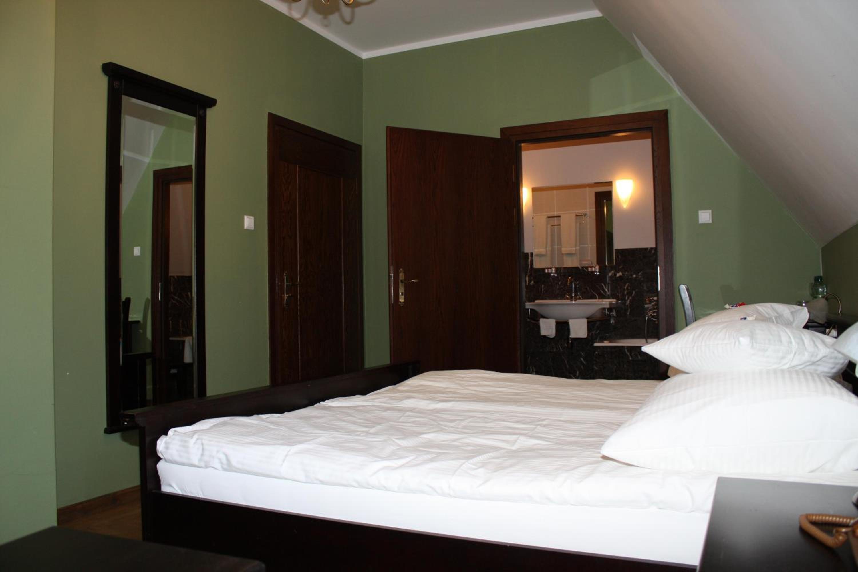 Double or Twin Room - Photo 1