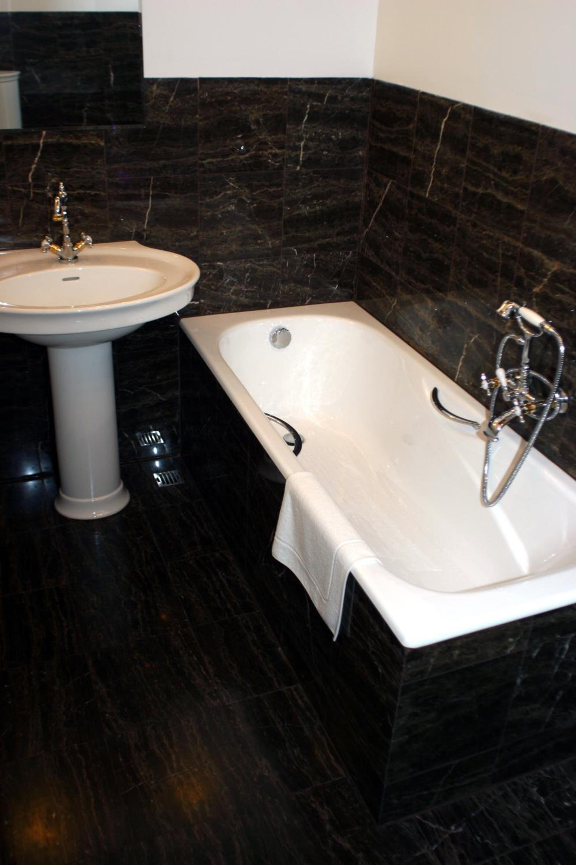 Double or Twin Room - Photo 2
