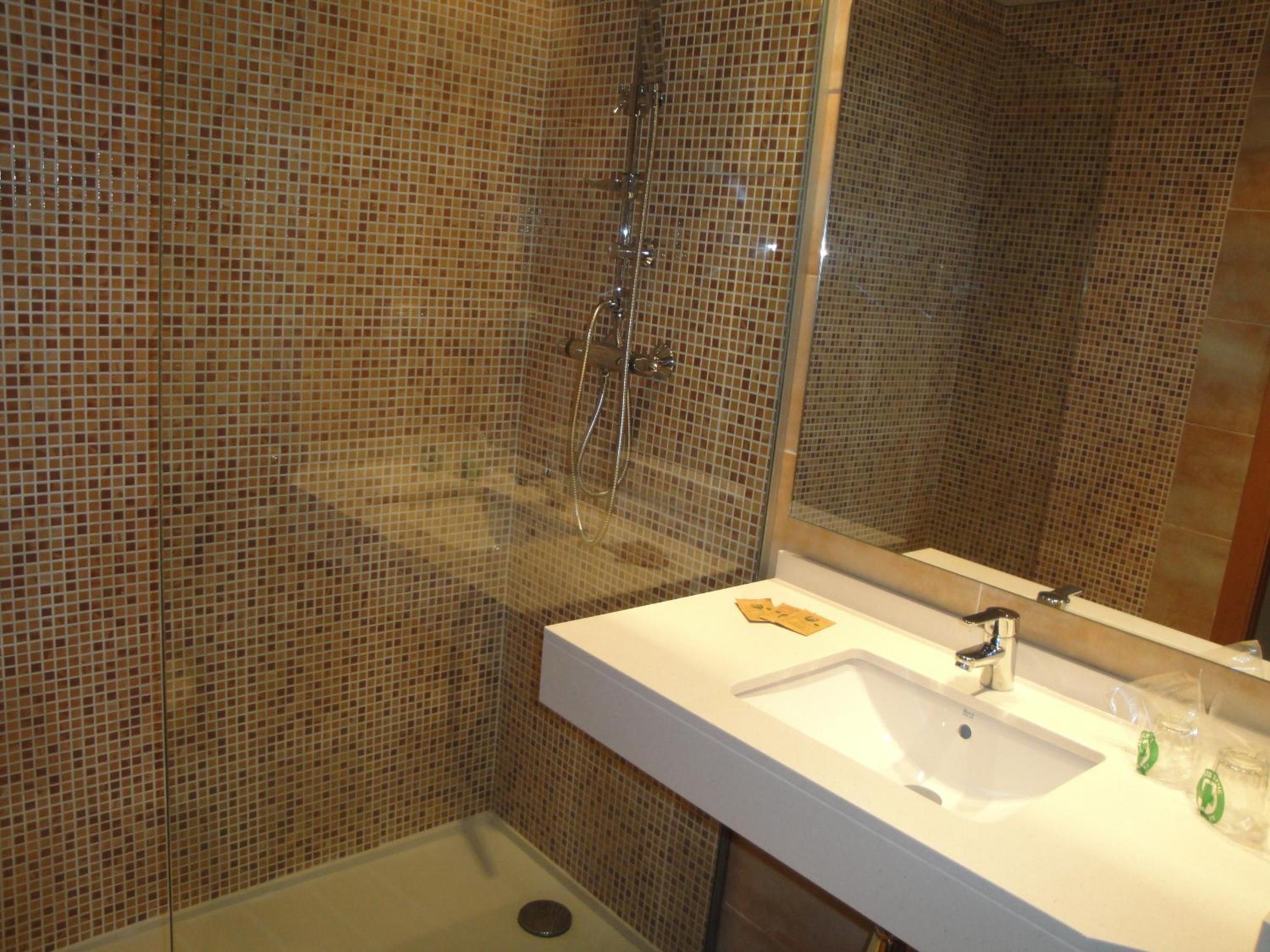 Superior Double Room with Balcony - Photo 4