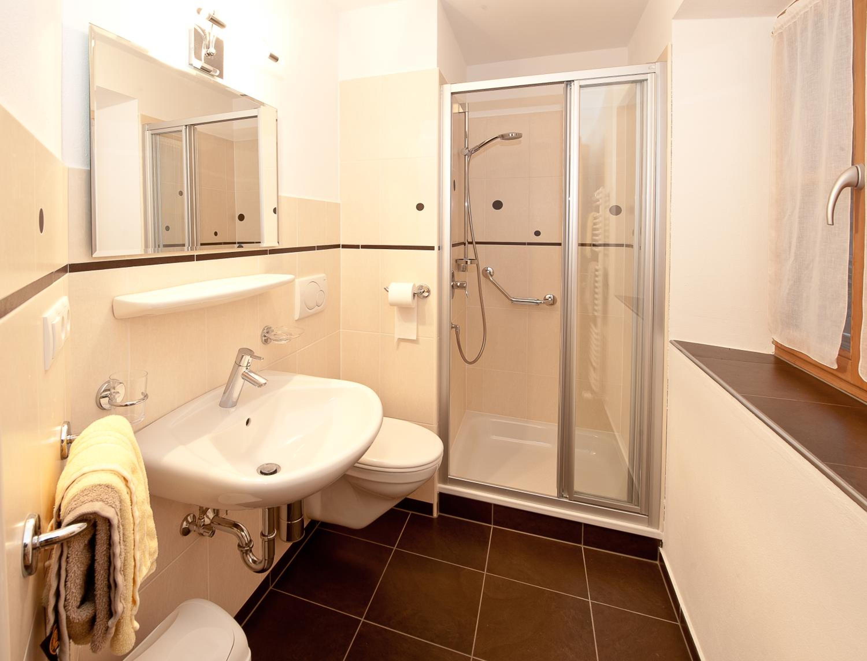 Standard Double or Twin Room with Mountain View photo 2