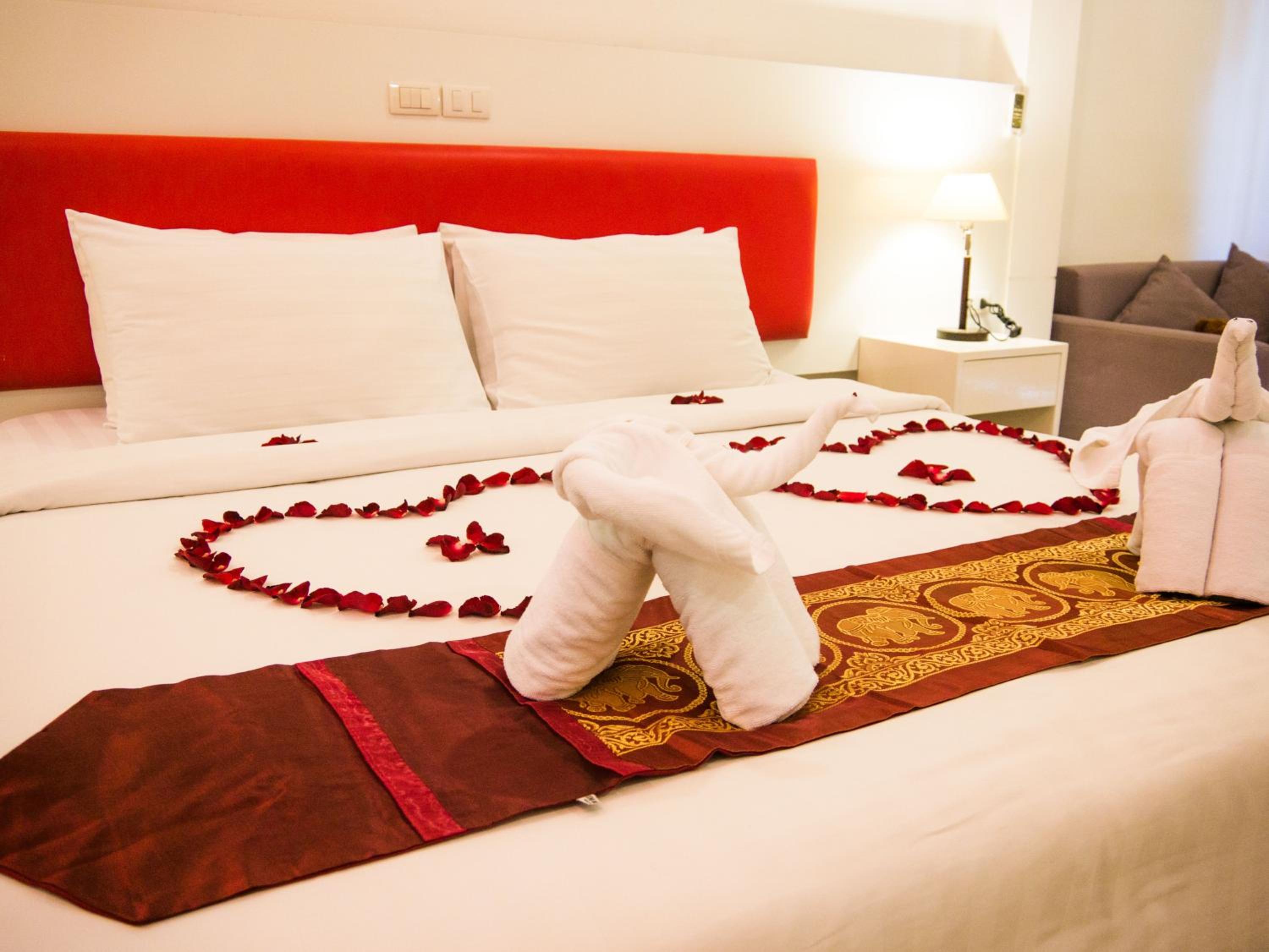 Executive Suite - Photo 8