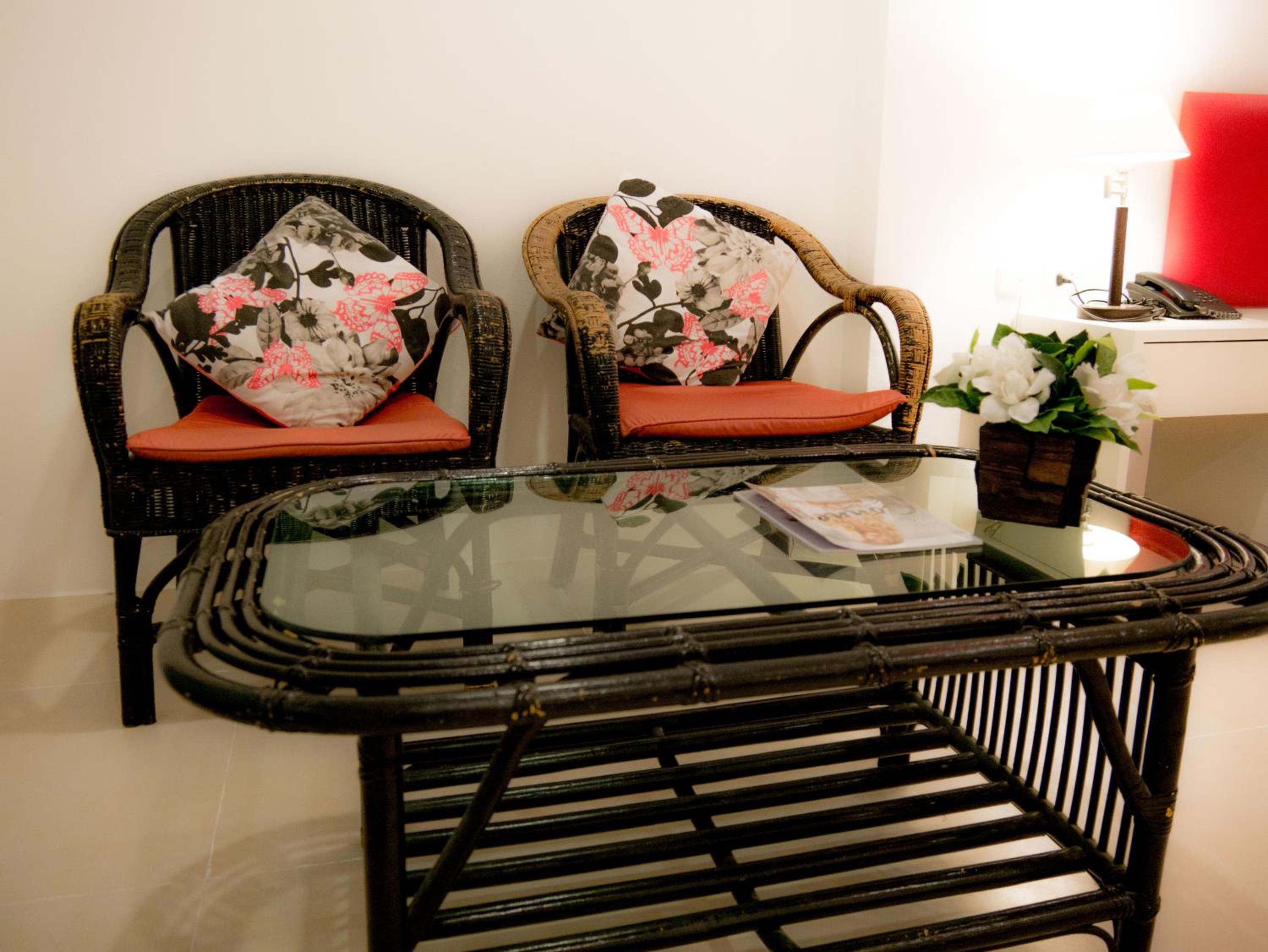 Executive Suite - Photo 2