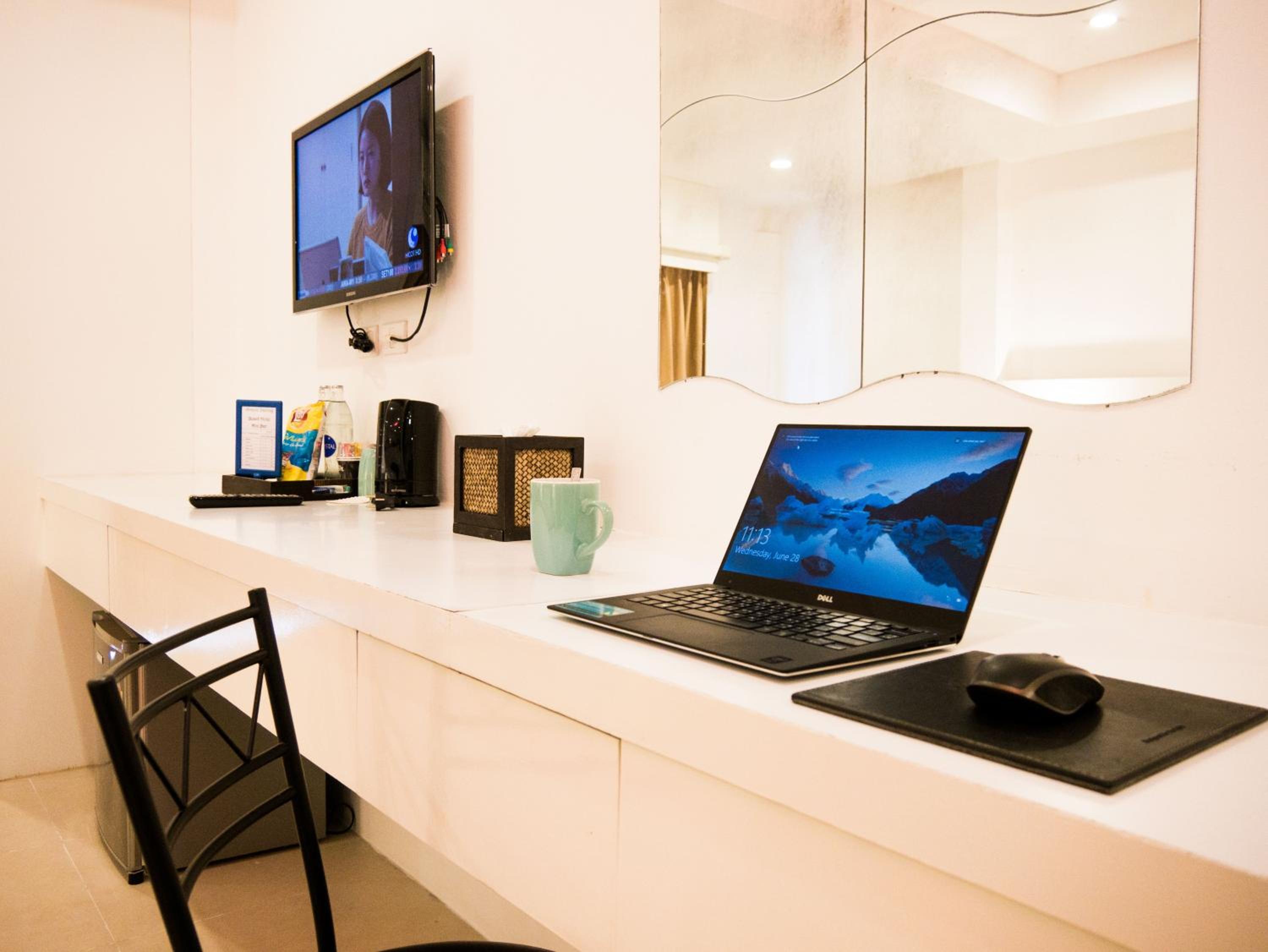Executive Suite - Photo 7