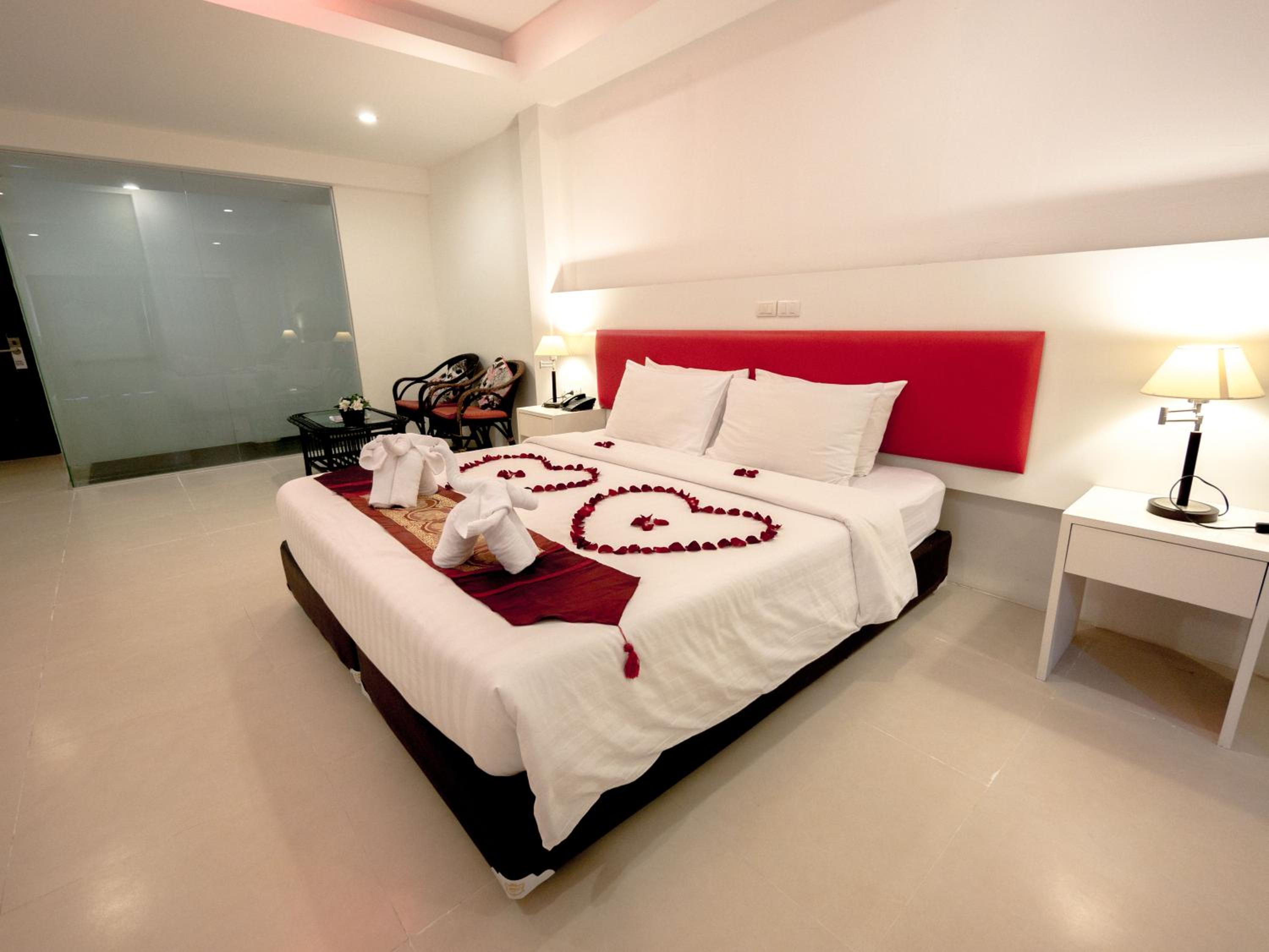 Executive Suite - Photo 6