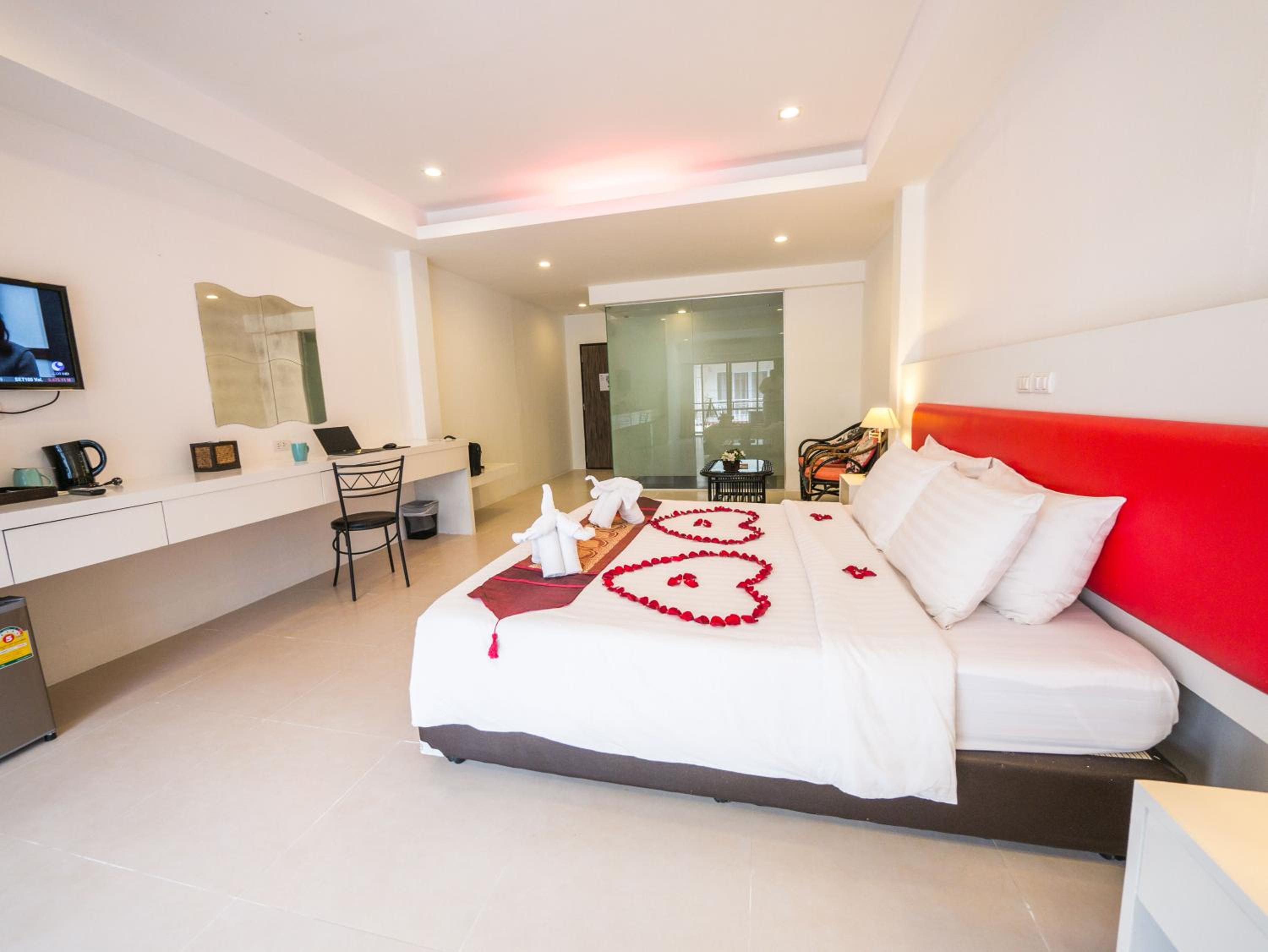 Executive Suite - Photo 5