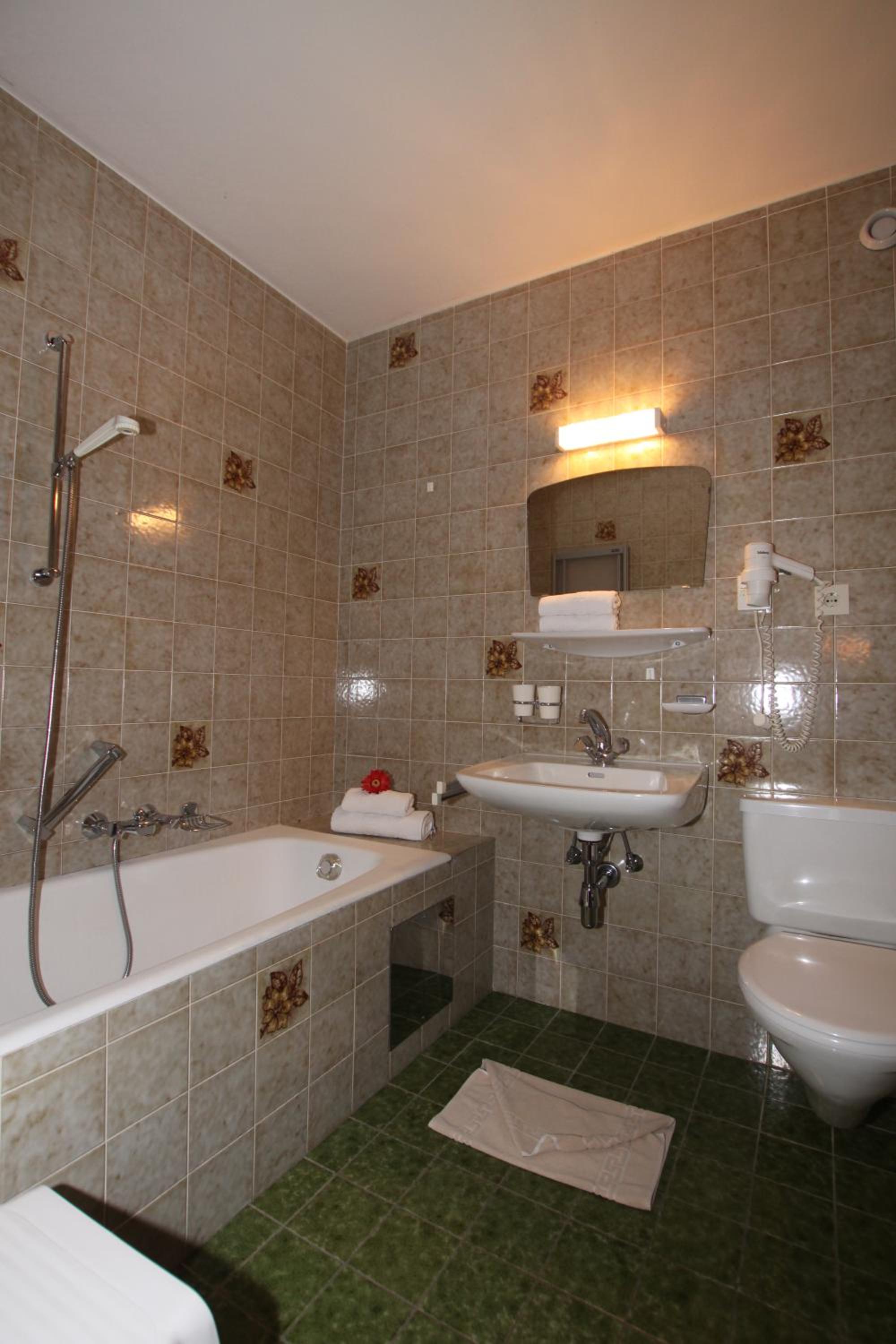 Triple Room - Photo 7