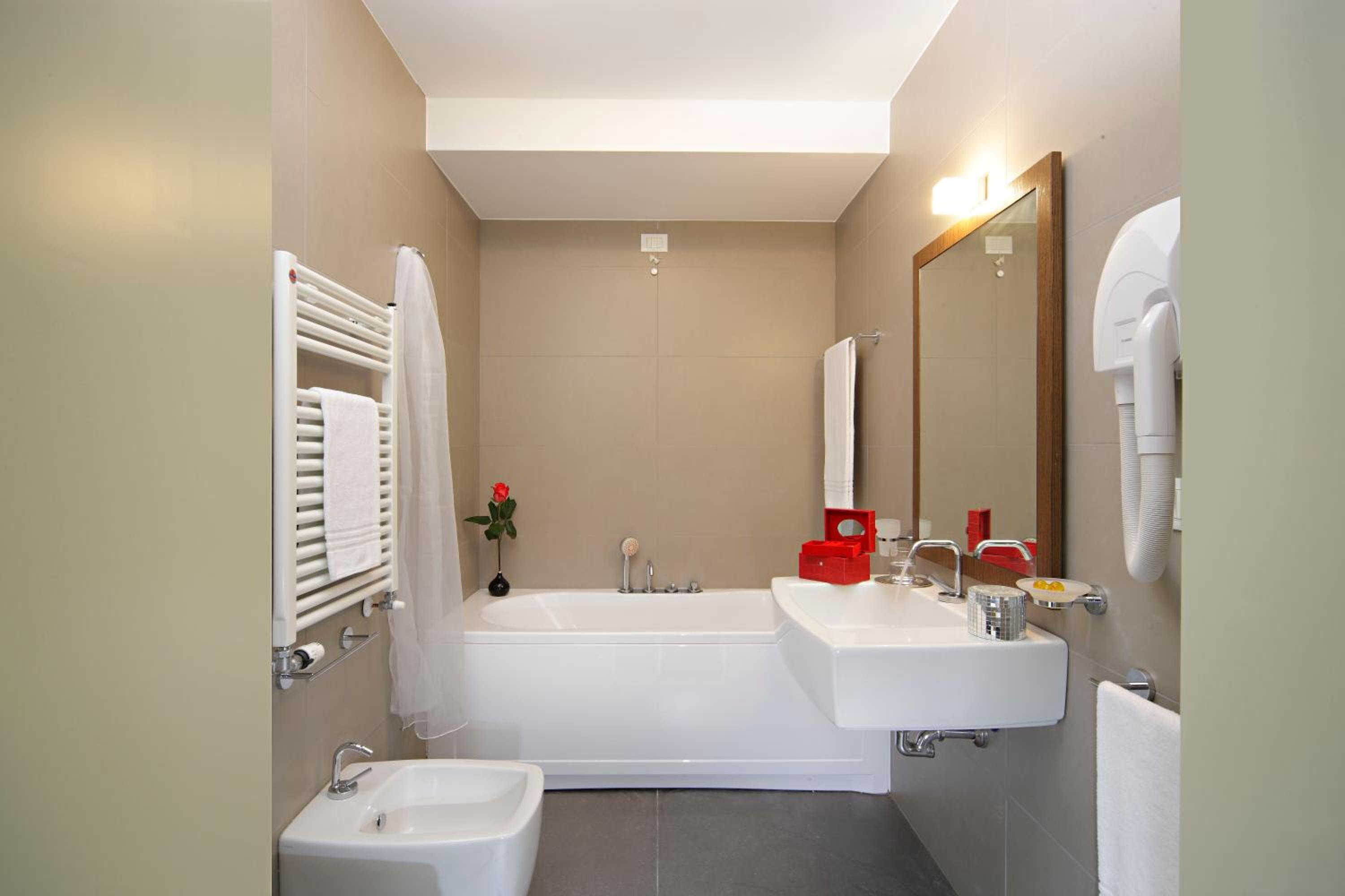 Double or Twin Room with Canal View photo 3