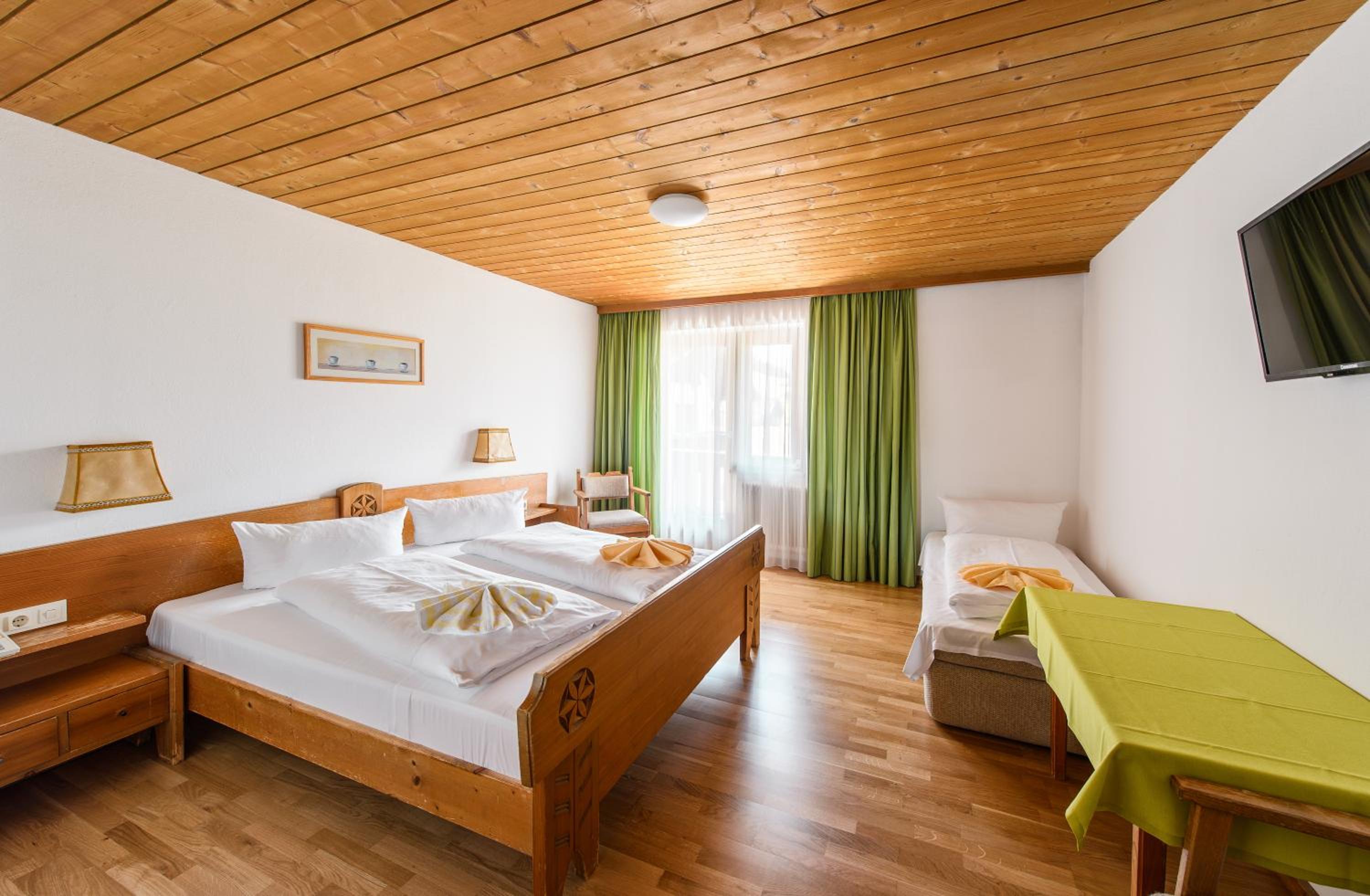 Double Room with Extra Bed (2 Adults + 1 Child) photo 1